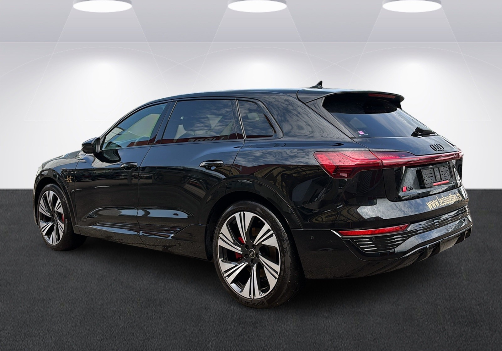 AUDI Q8 55 e-tron Black Edition quattro-image-5