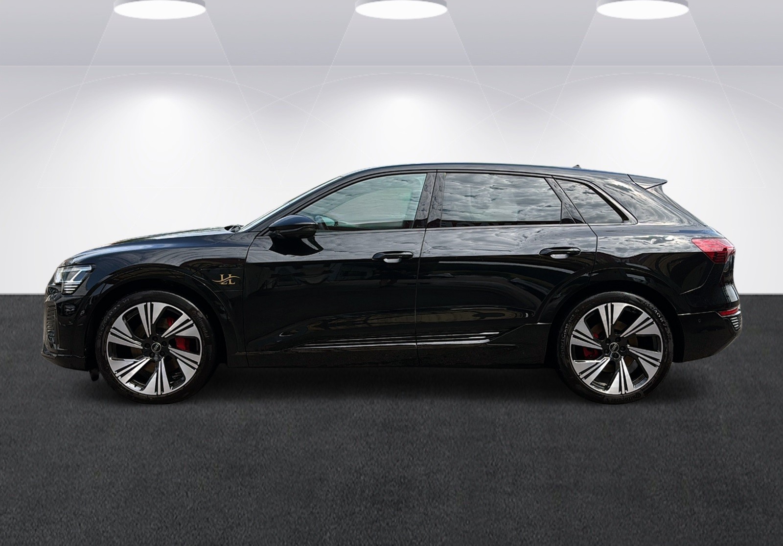 AUDI Q8 55 e-tron Black Edition quattro-image-2