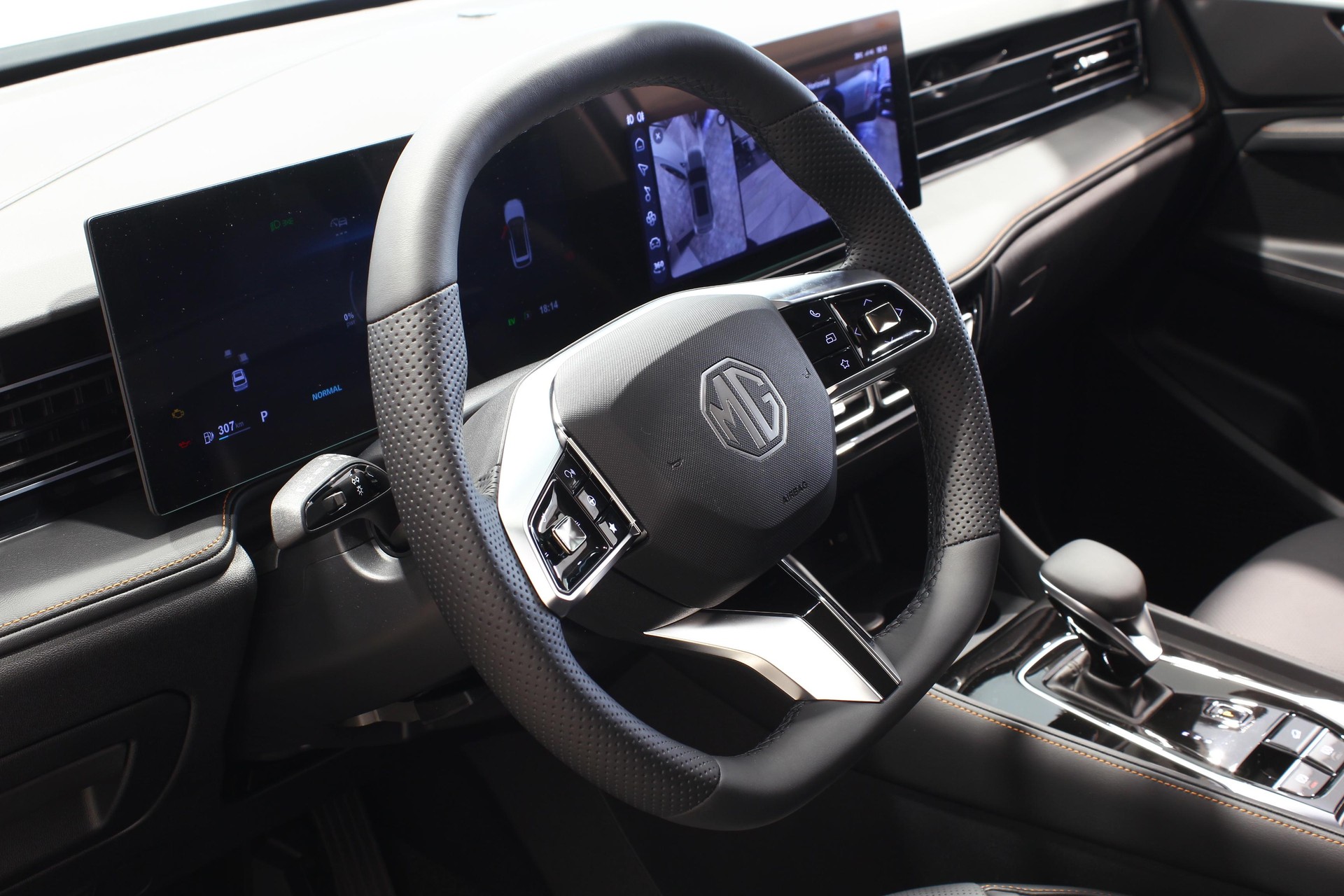 MG HS 1.5 Hybrid Luxury-image-13