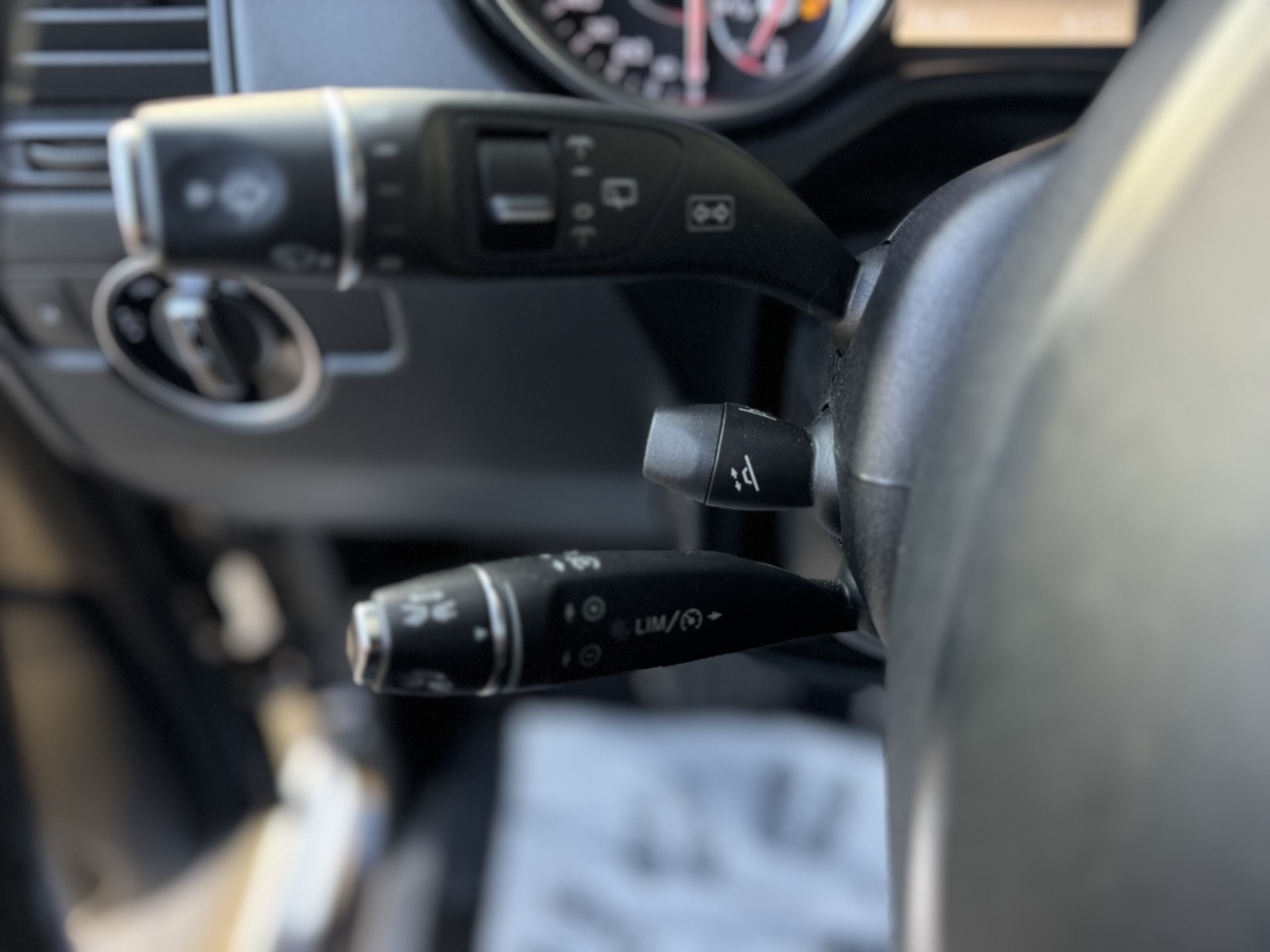 MERCEDES-BENZ G 63 AMG Automatic-image-15