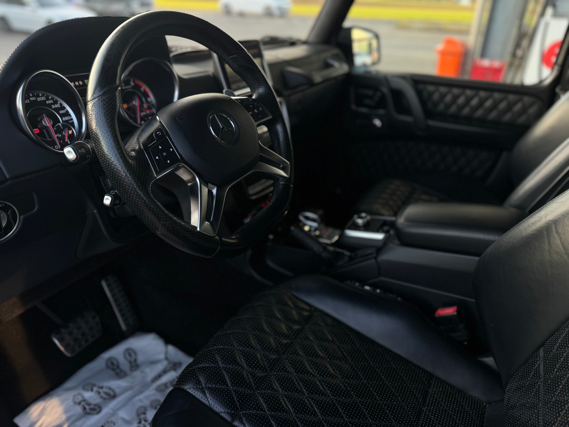 MERCEDES-BENZ G 63 AMG Automatic-image-8