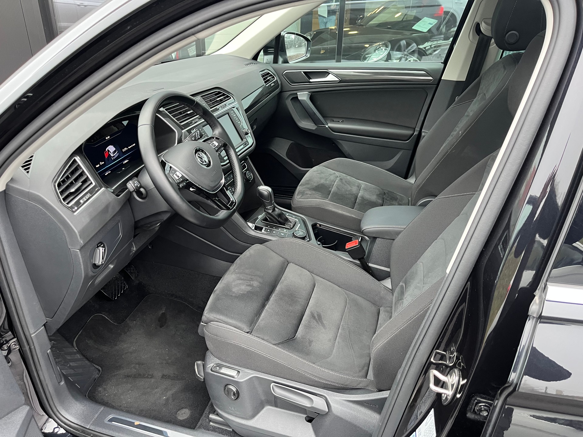 VW Tiguan 2.0TSI Highline 4Motion DSG-image-4