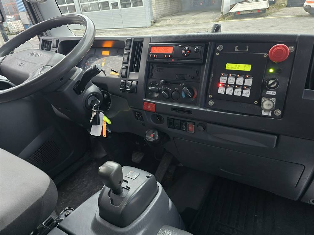 ISUZU NPR 75 - P 75 L-image-9