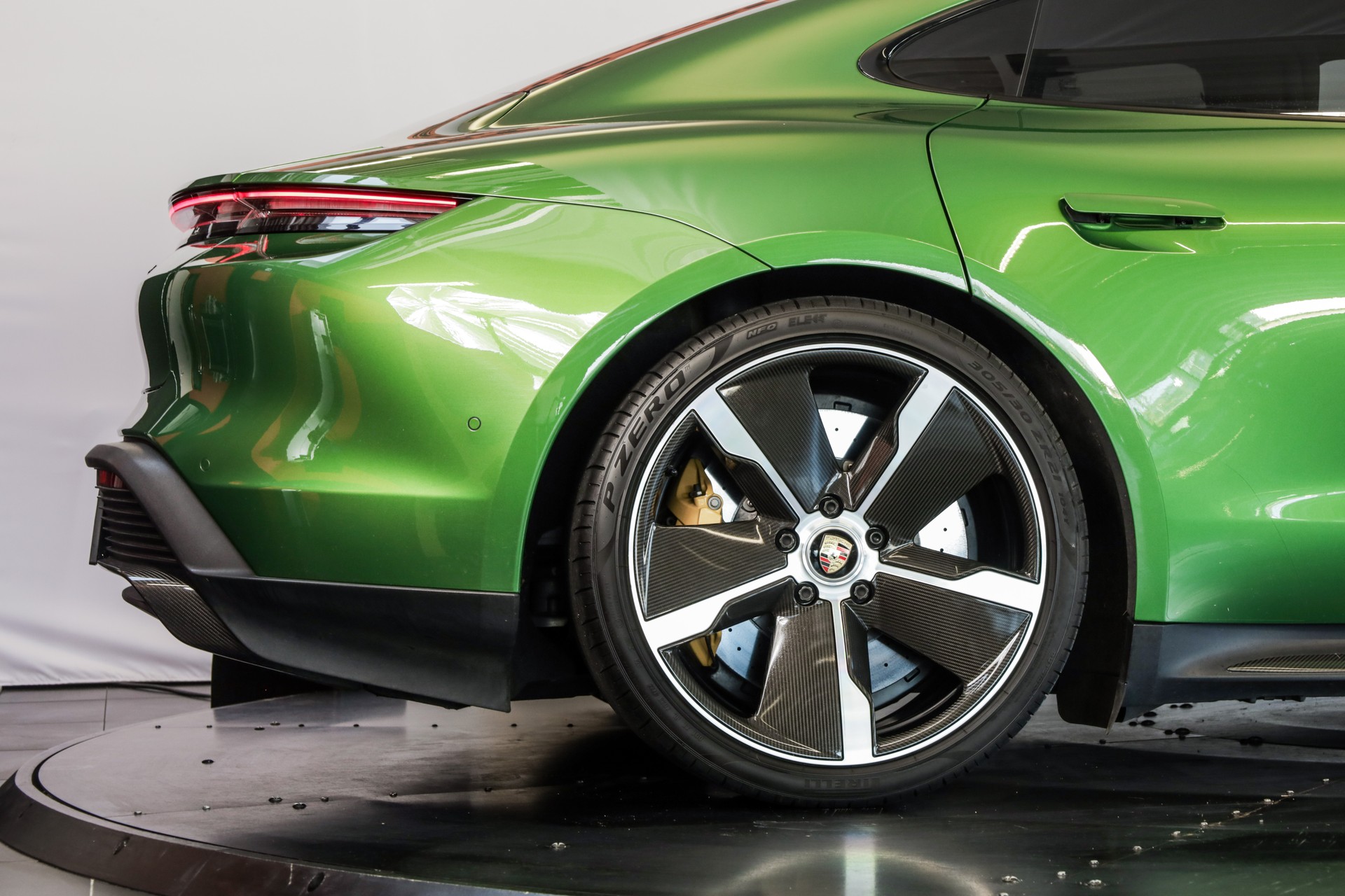 PORSCHE Taycan Turbo S-image-7