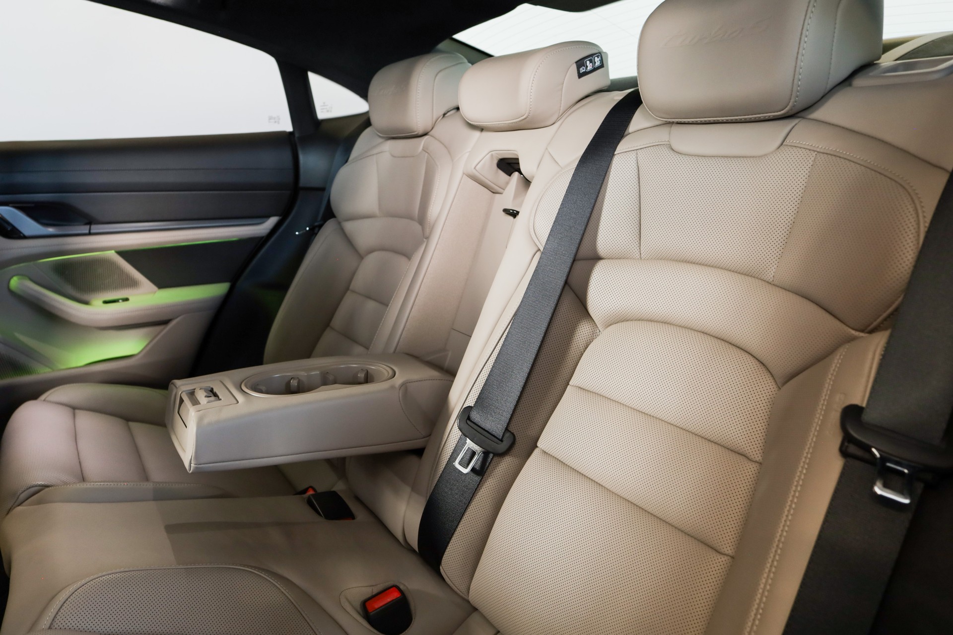PORSCHE Taycan Turbo S-image-13