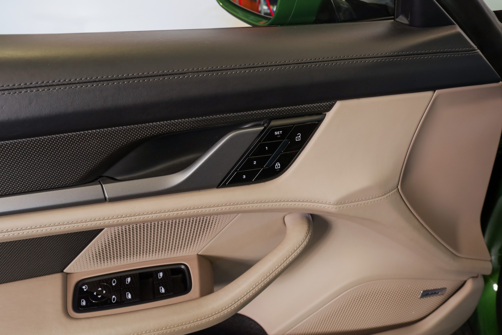 PORSCHE Taycan Turbo S-image-14