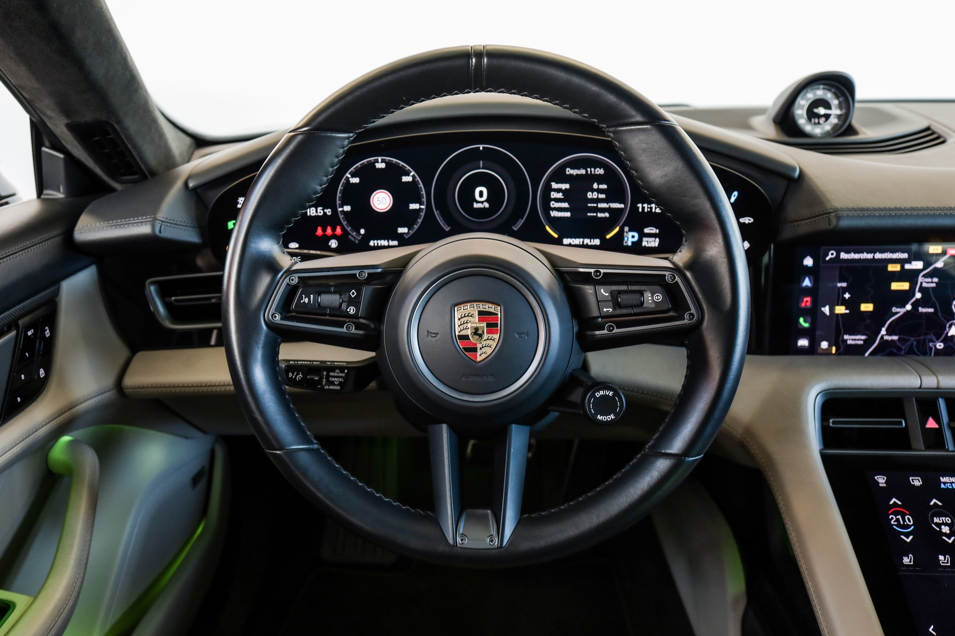 PORSCHE Taycan Turbo S-image-16