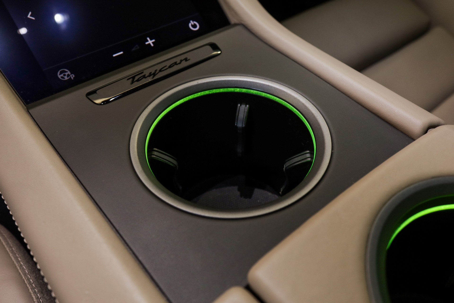 PORSCHE Taycan Turbo S-image-26