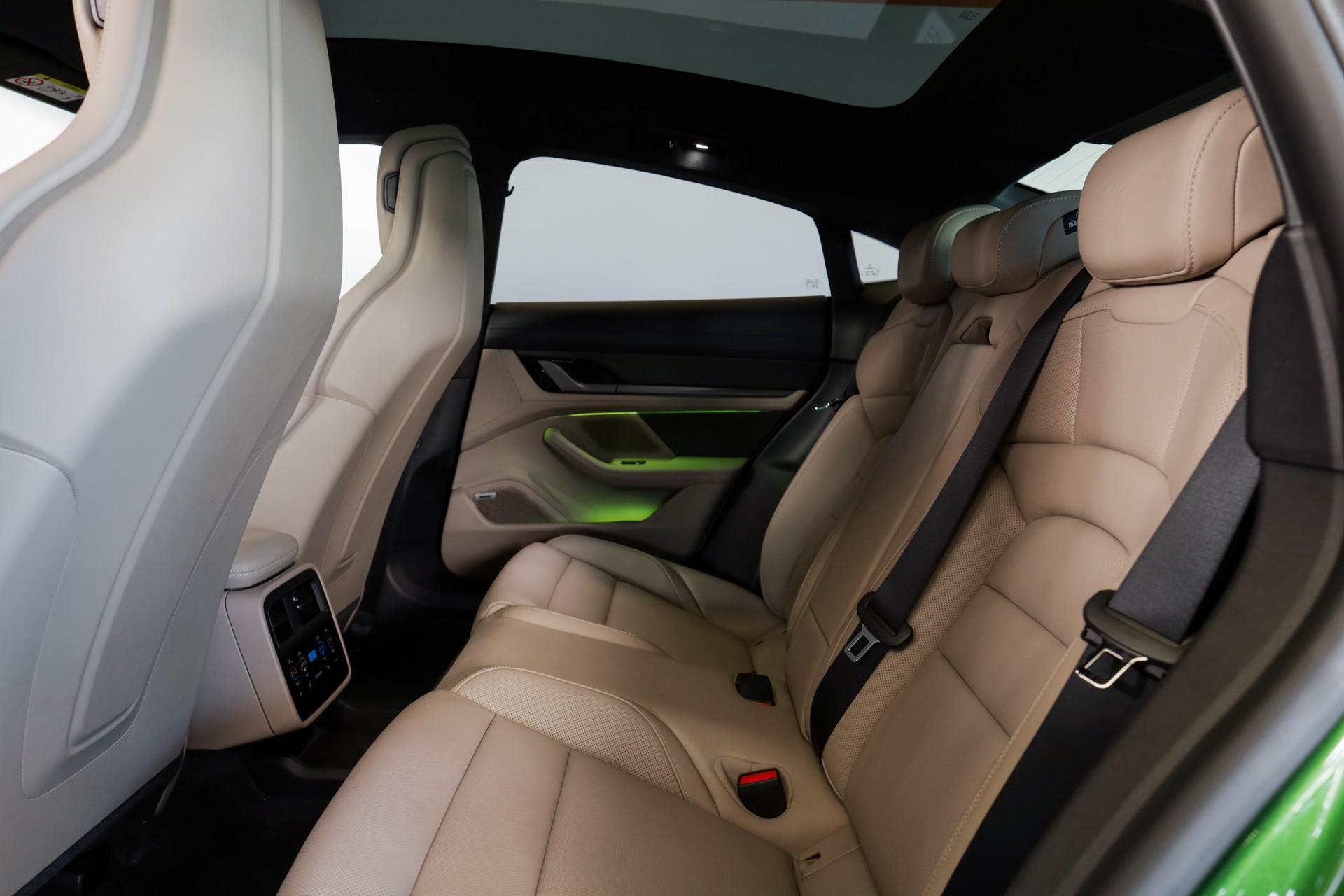 PORSCHE Taycan Turbo S-image-12