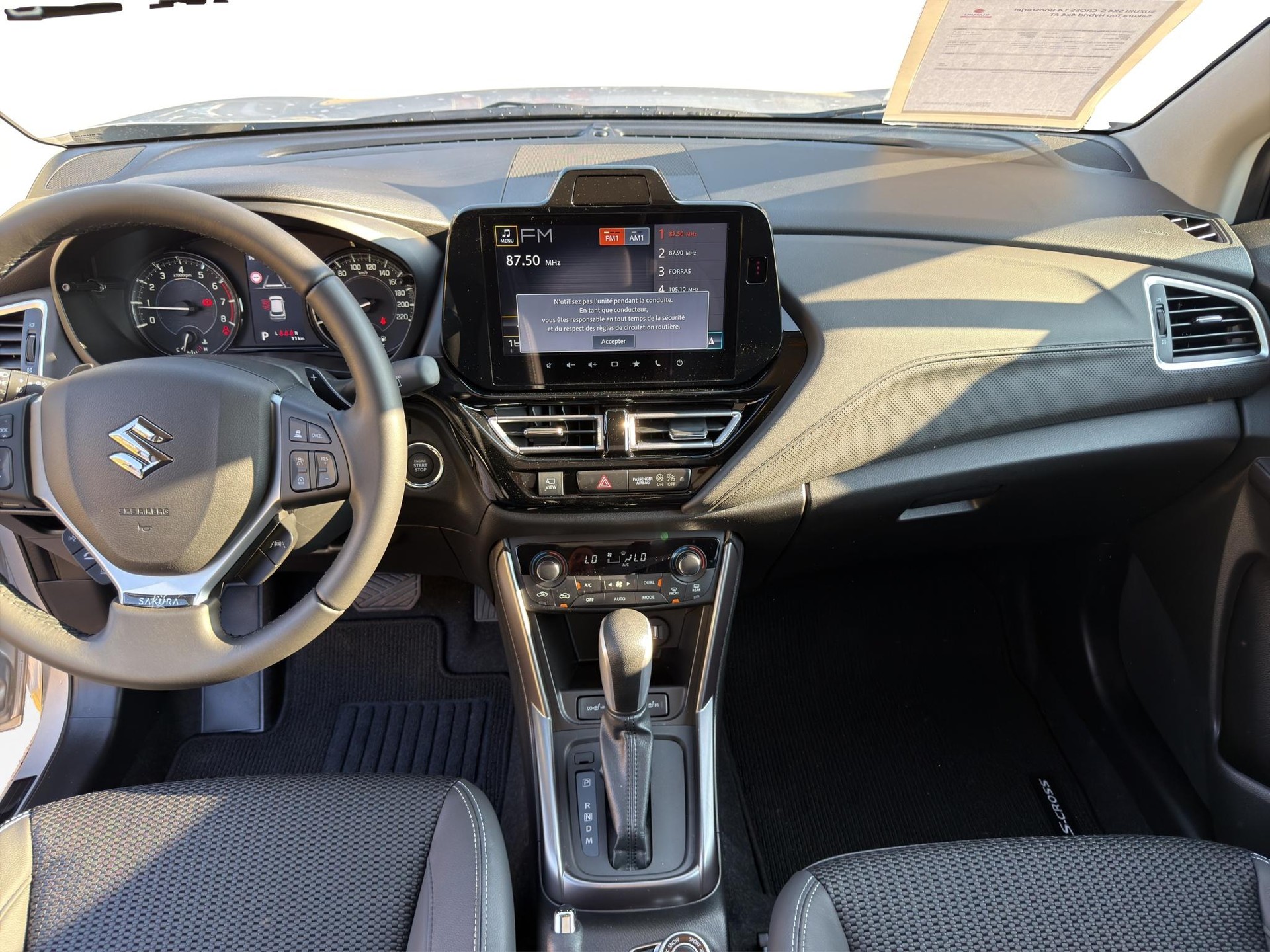 SUZUKI S-Cross 1.4 T Sakura Top Hybrid 4x4-image-5