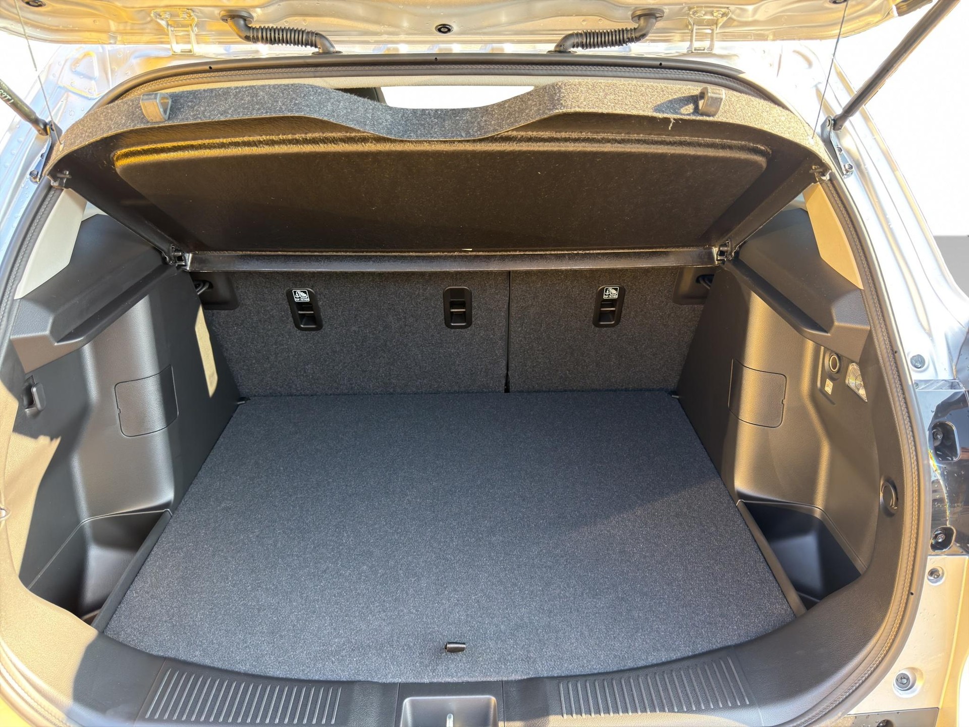 SUZUKI S-Cross 1.4 T Sakura Top Hybrid 4x4-image-11