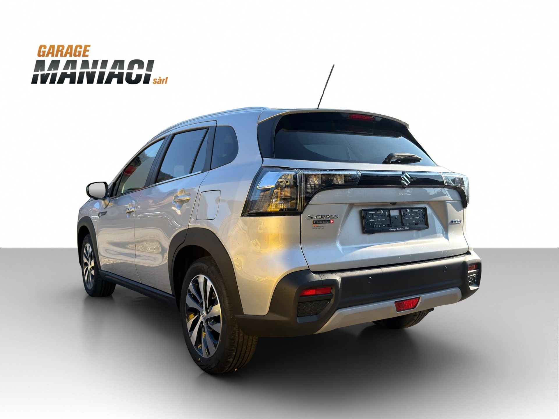 SUZUKI S-Cross 1.4 T Sakura Top Hybrid 4x4-image-6