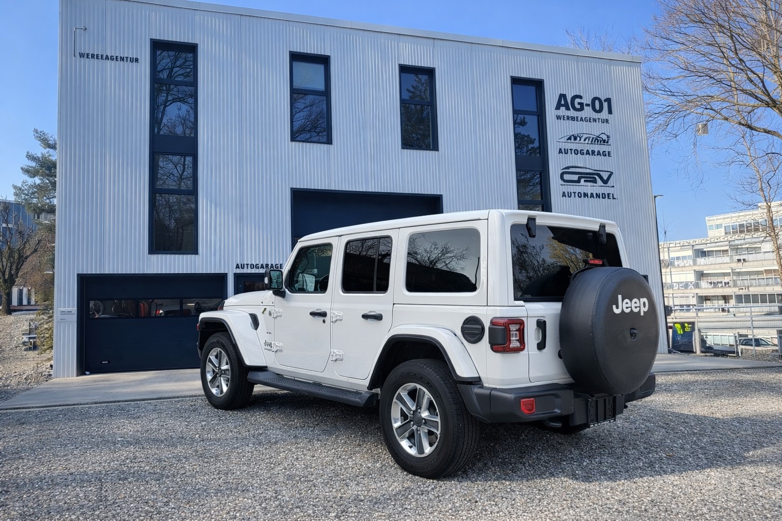 JEEP Wrangler 2.0 Unlimited Sahara Automatic-image-3