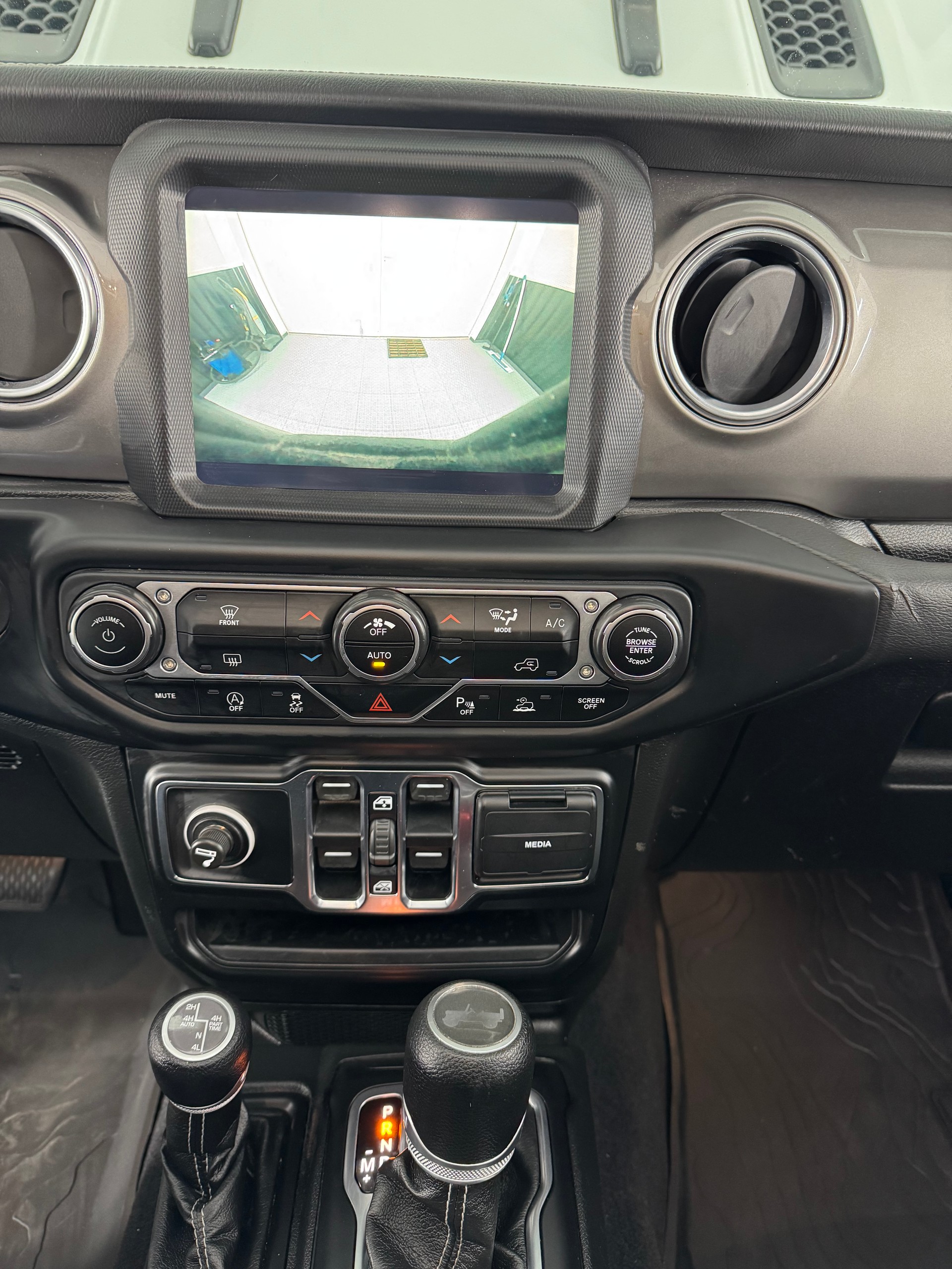 JEEP Wrangler 2.0 Unlimited Sahara Automatic-image-9