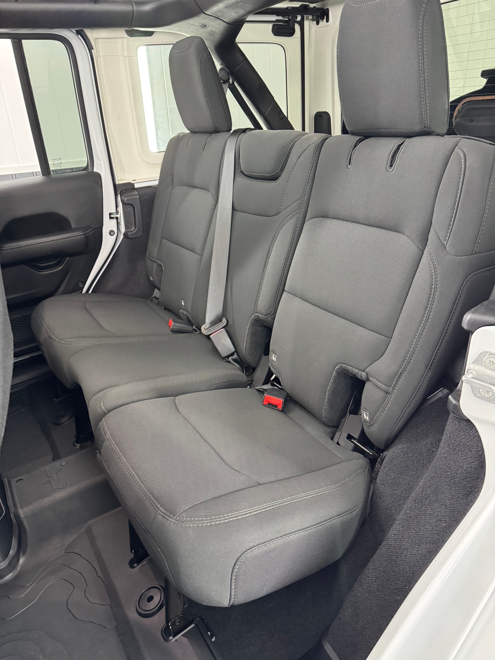 JEEP Wrangler 2.0 Unlimited Sahara Automatic-image-7
