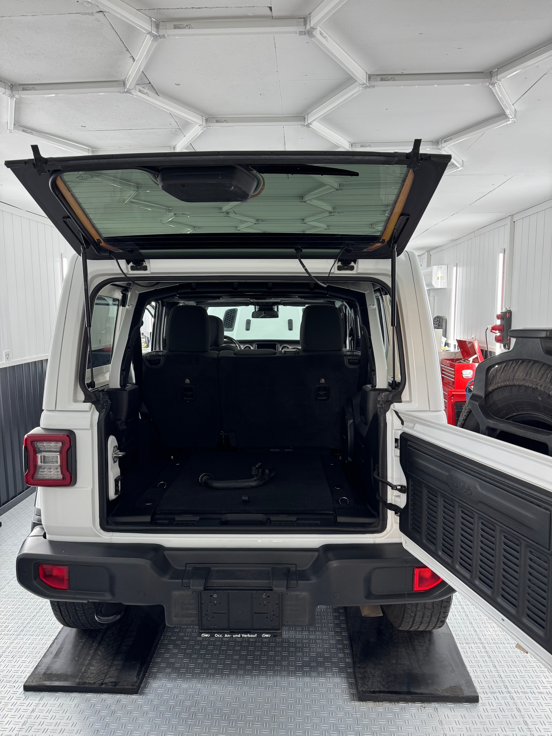 JEEP Wrangler 2.0 Unlimited Sahara Automatic-image-6