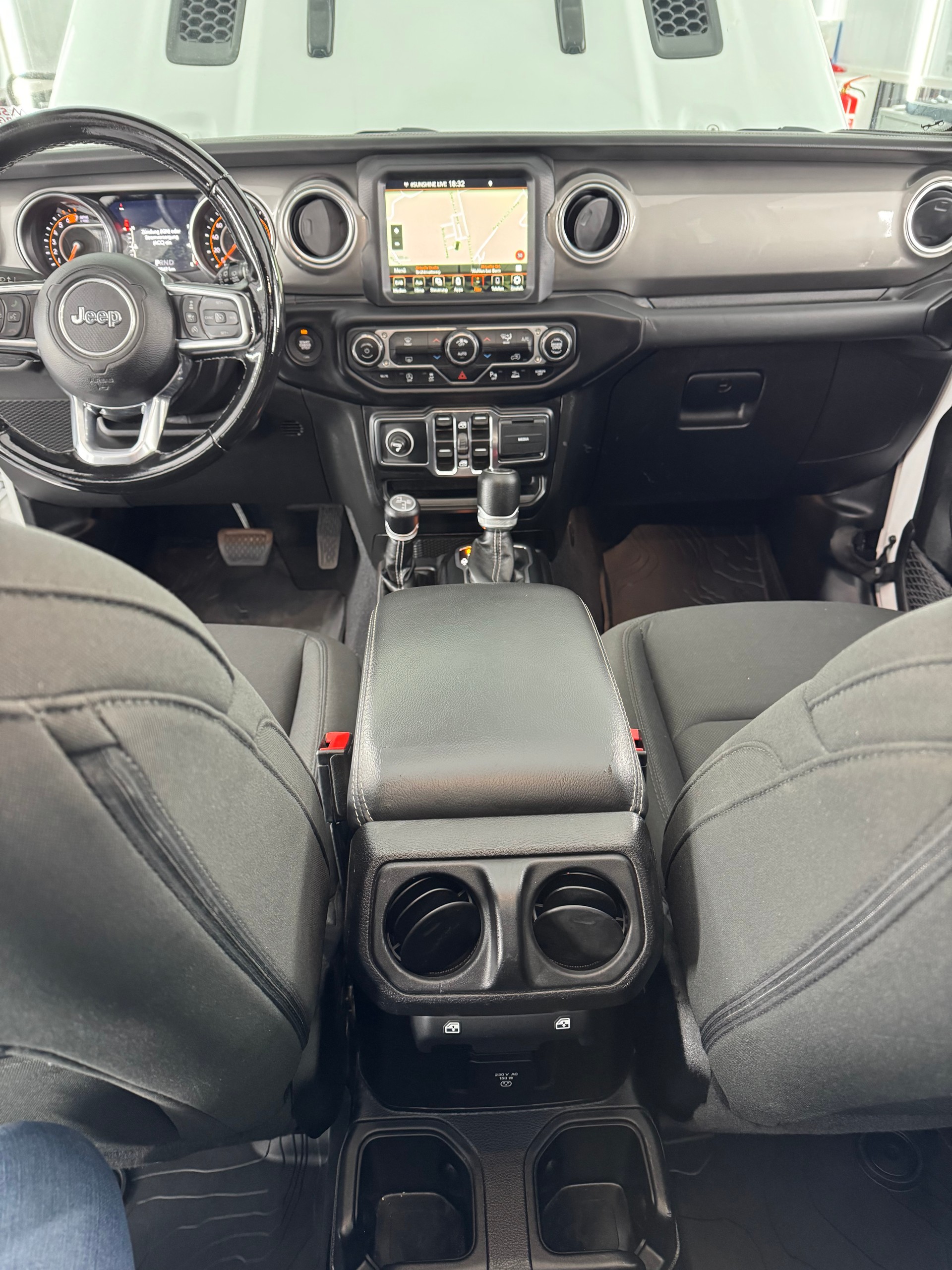 JEEP Wrangler 2.0 Unlimited Sahara Automatic-image-8