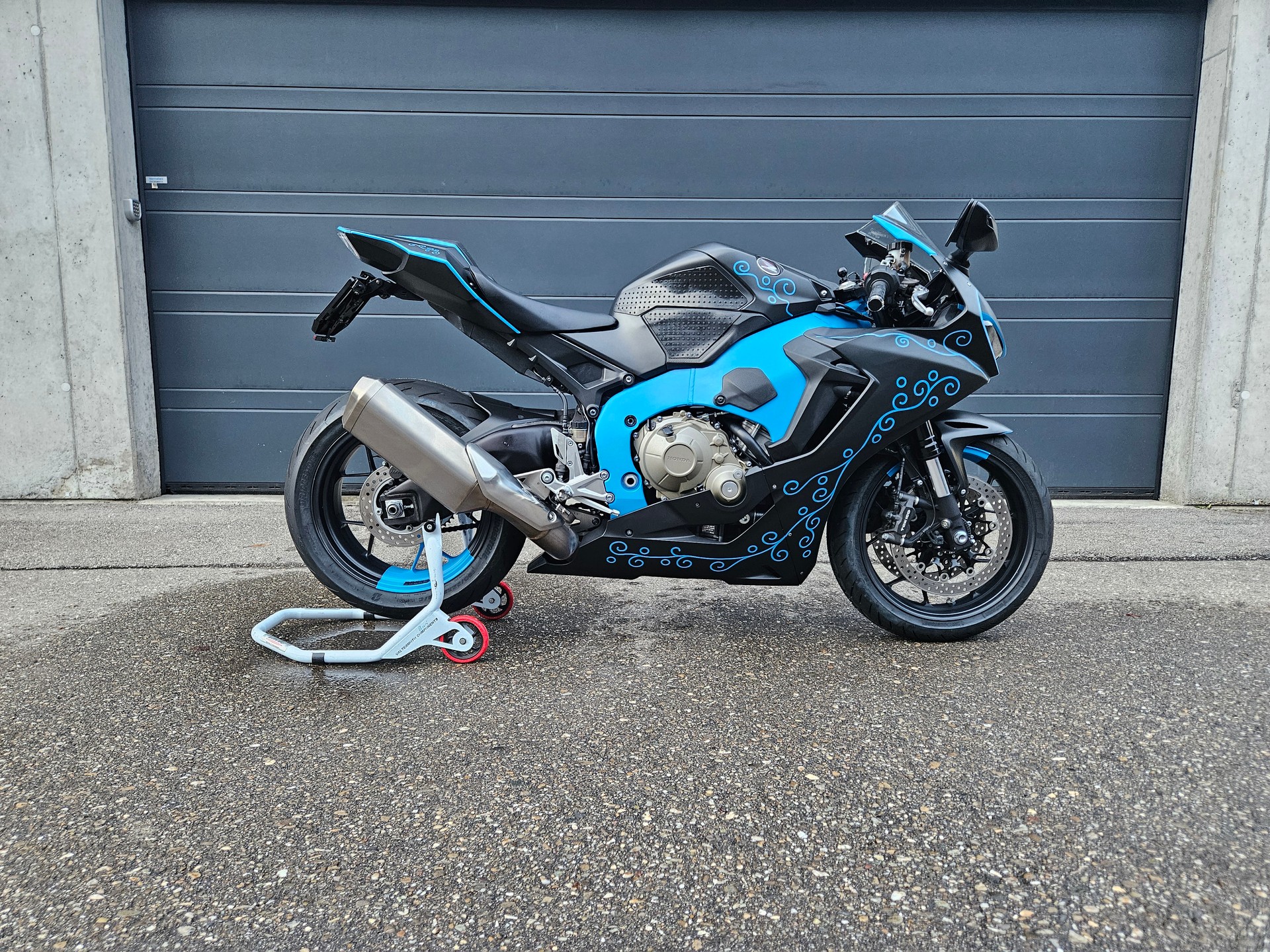 HONDA CBR 1000 RR ABS-image-4