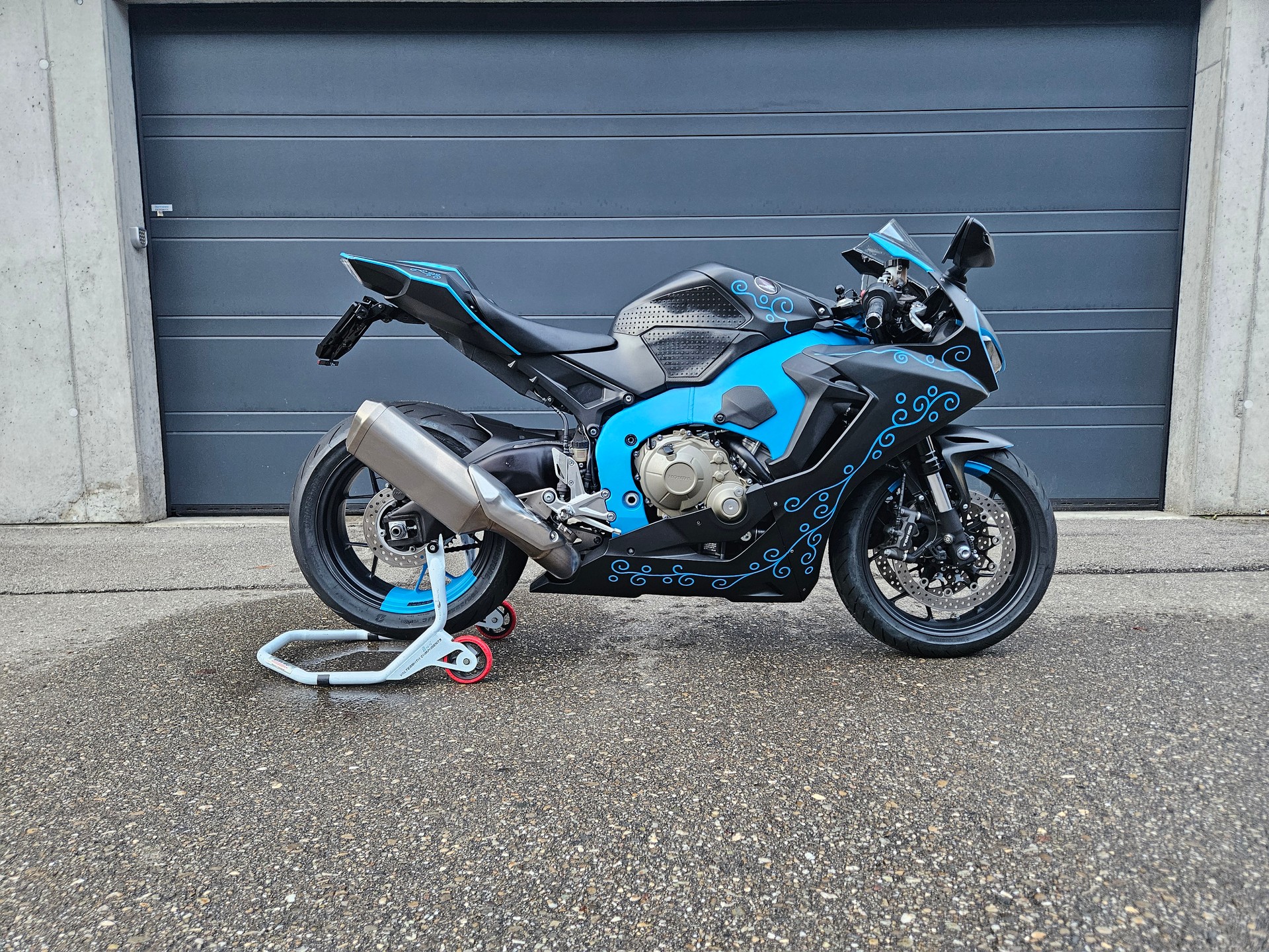 HONDA CBR 1000 RR ABS-image-0