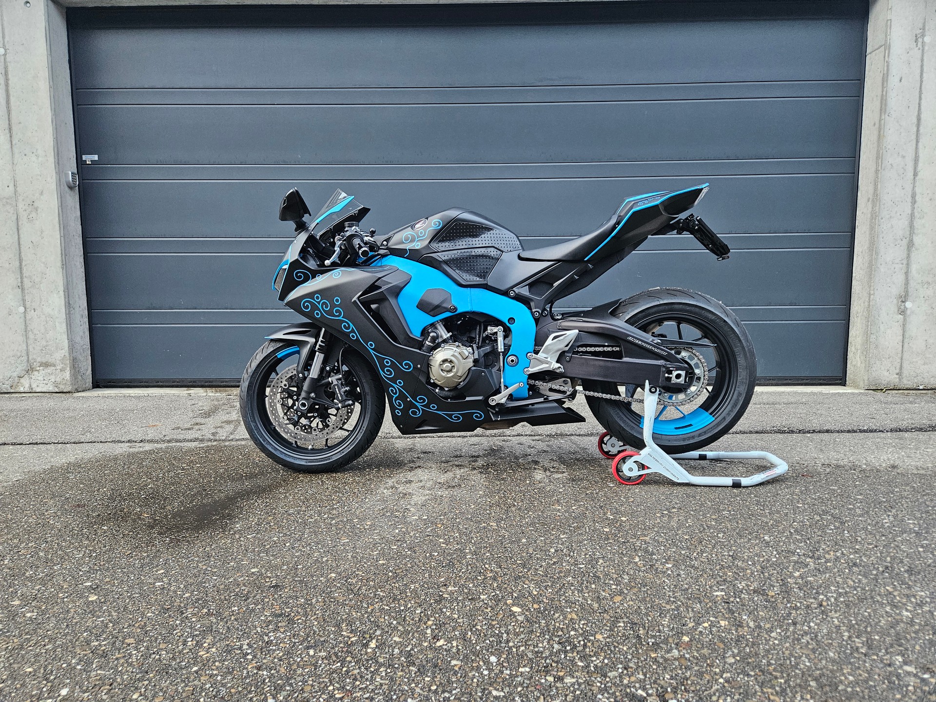 HONDA CBR 1000 RR ABS-image-1