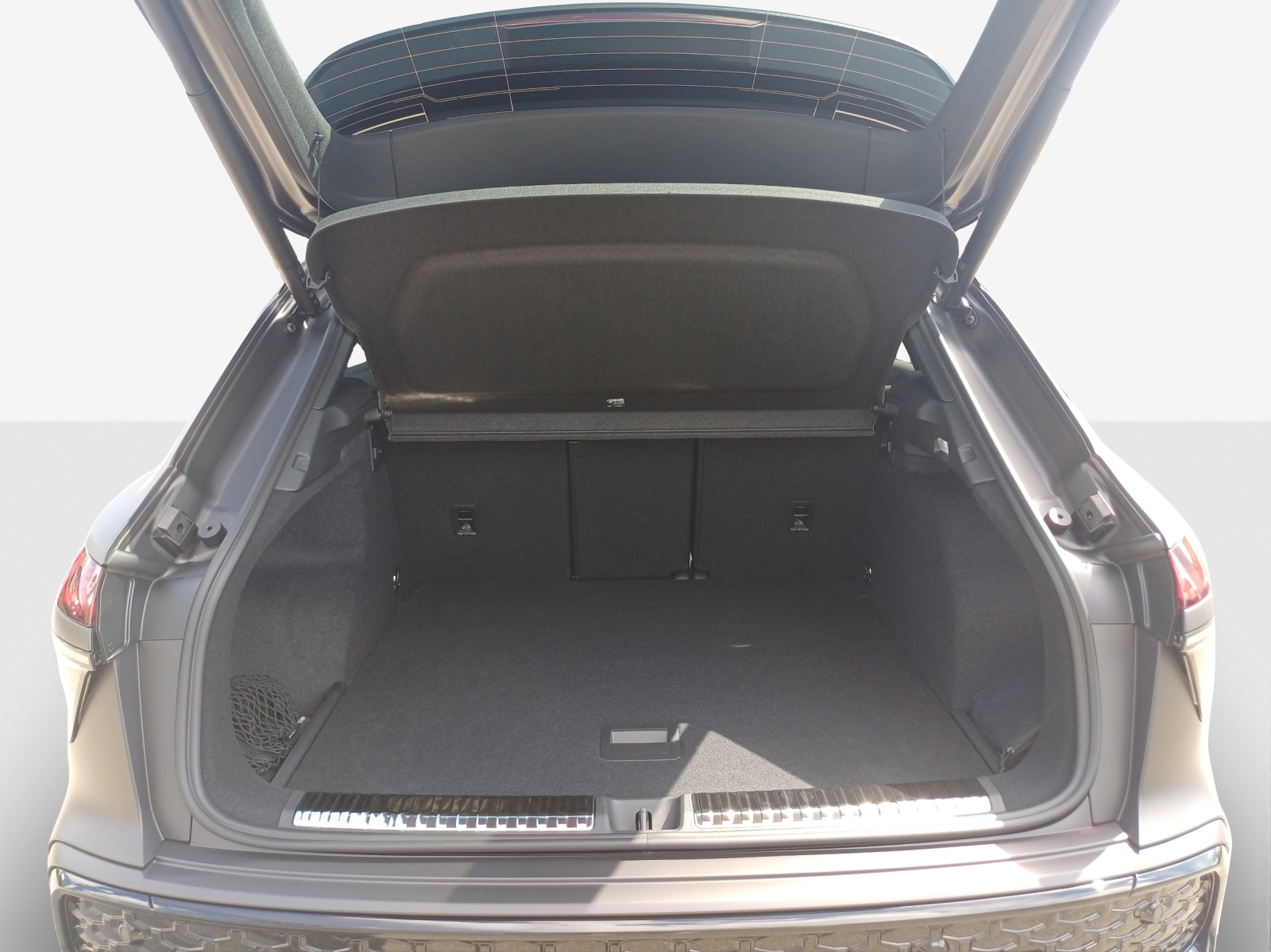 AUDI Q3 SUV TFSI quattro 195 kW S tronic-image-12