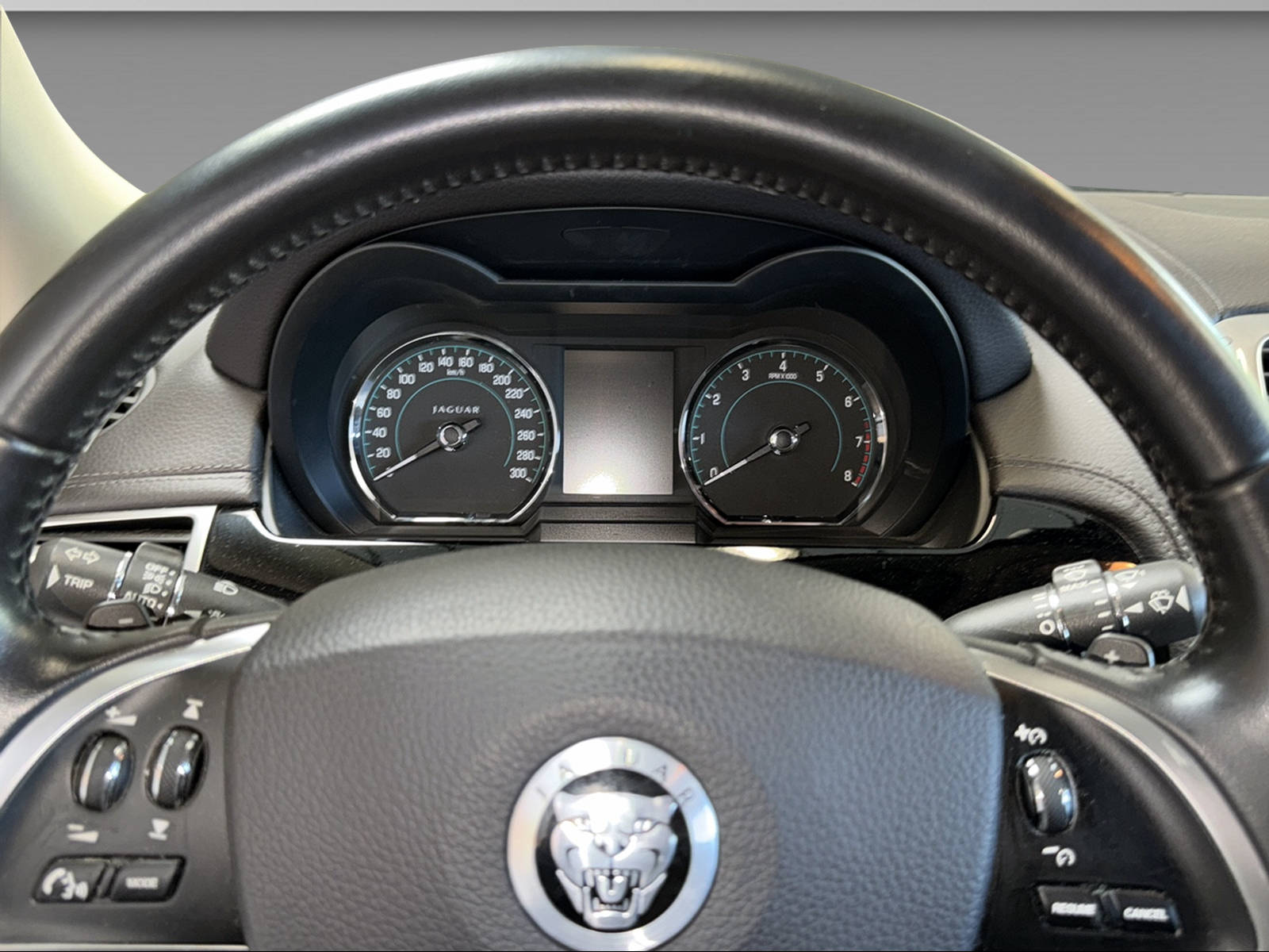JAGUAR XK Coupé 5.0 V8-image-18