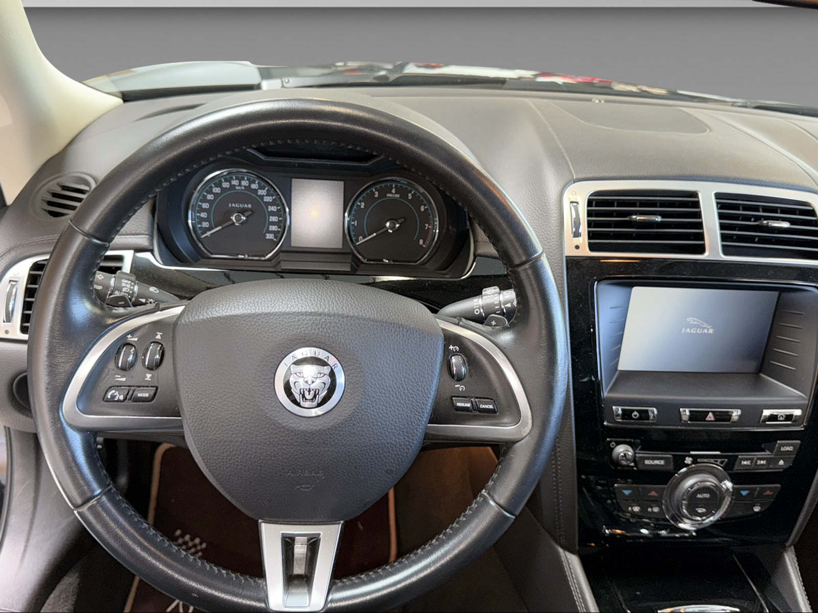 JAGUAR XK Coupé 5.0 V8-image-17