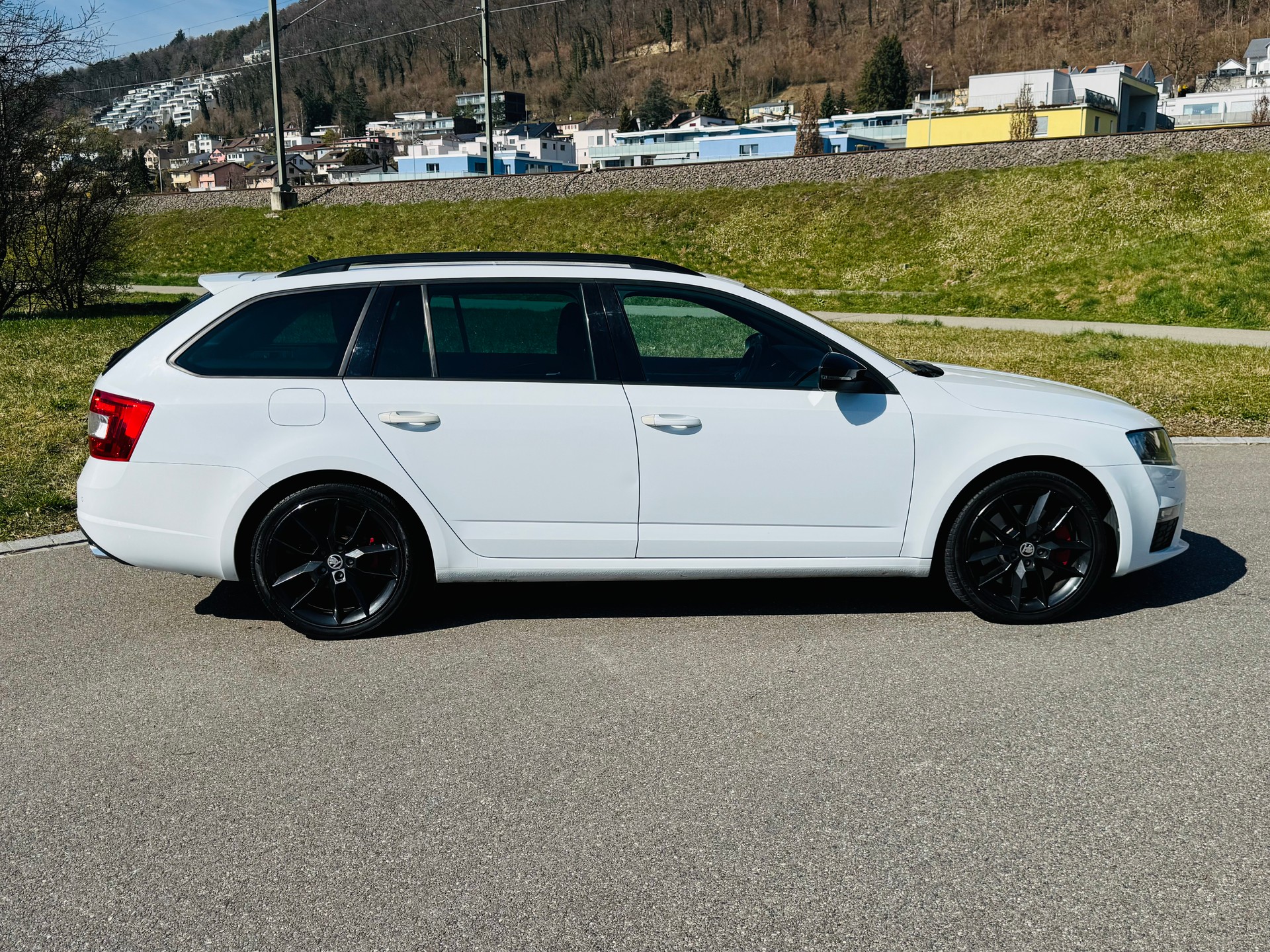 SKODA Octavia Combi 2.0 TSI RS DSG-image-7