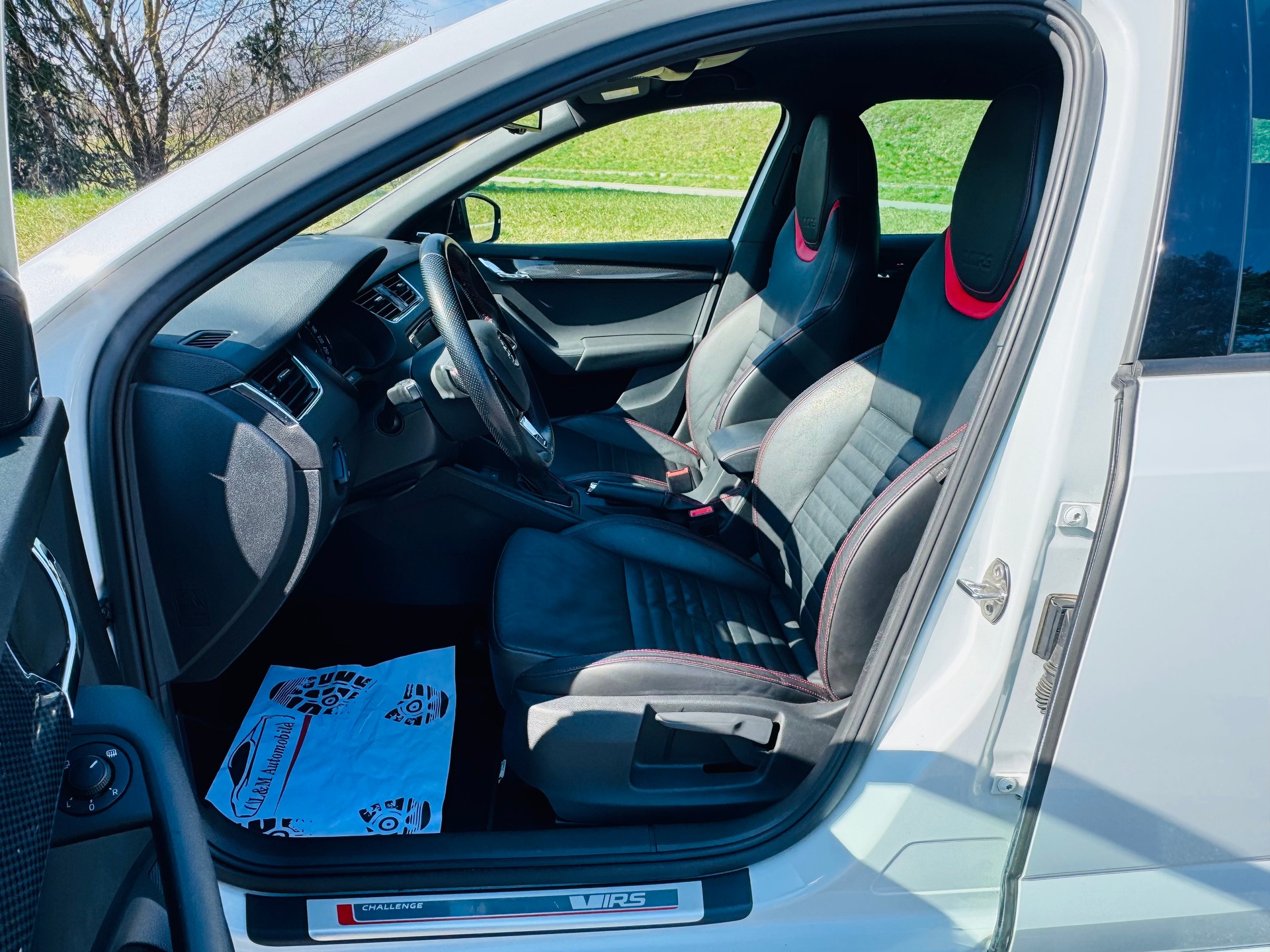 SKODA Octavia Combi 2.0 TSI RS DSG-image-10