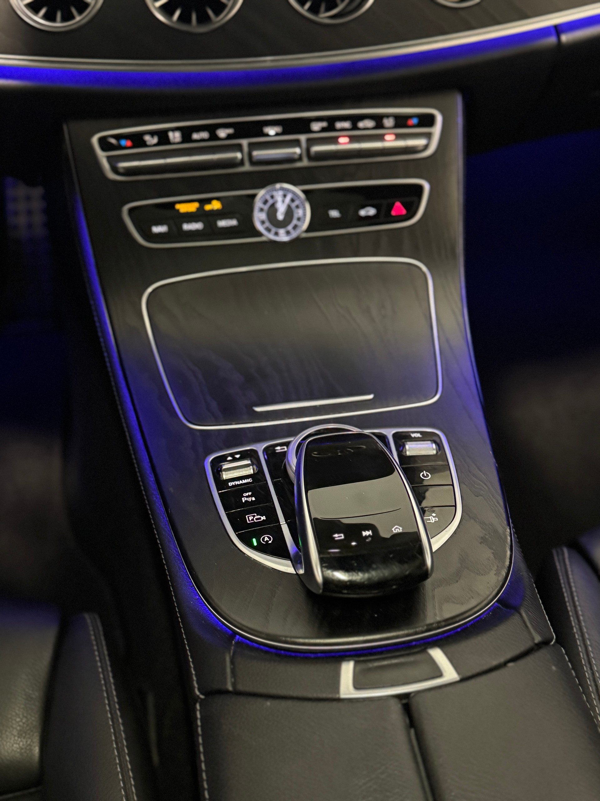 MERCEDES-BENZ E 200 Coupé AMG Line 4 Matic 9G-Tronic-image-15