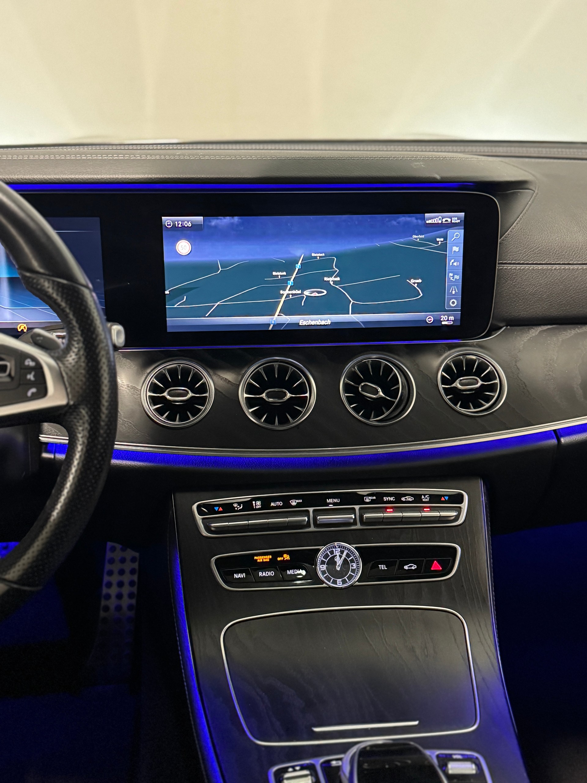 MERCEDES-BENZ E 200 Coupé AMG Line 4 Matic 9G-Tronic-image-13