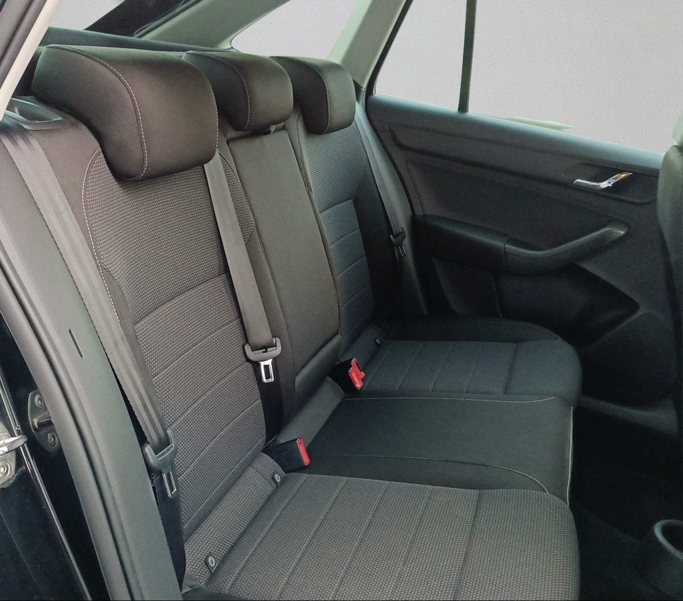 SKODA Rapid Spaceback 1.4 TSI Ambition DSG-image-17