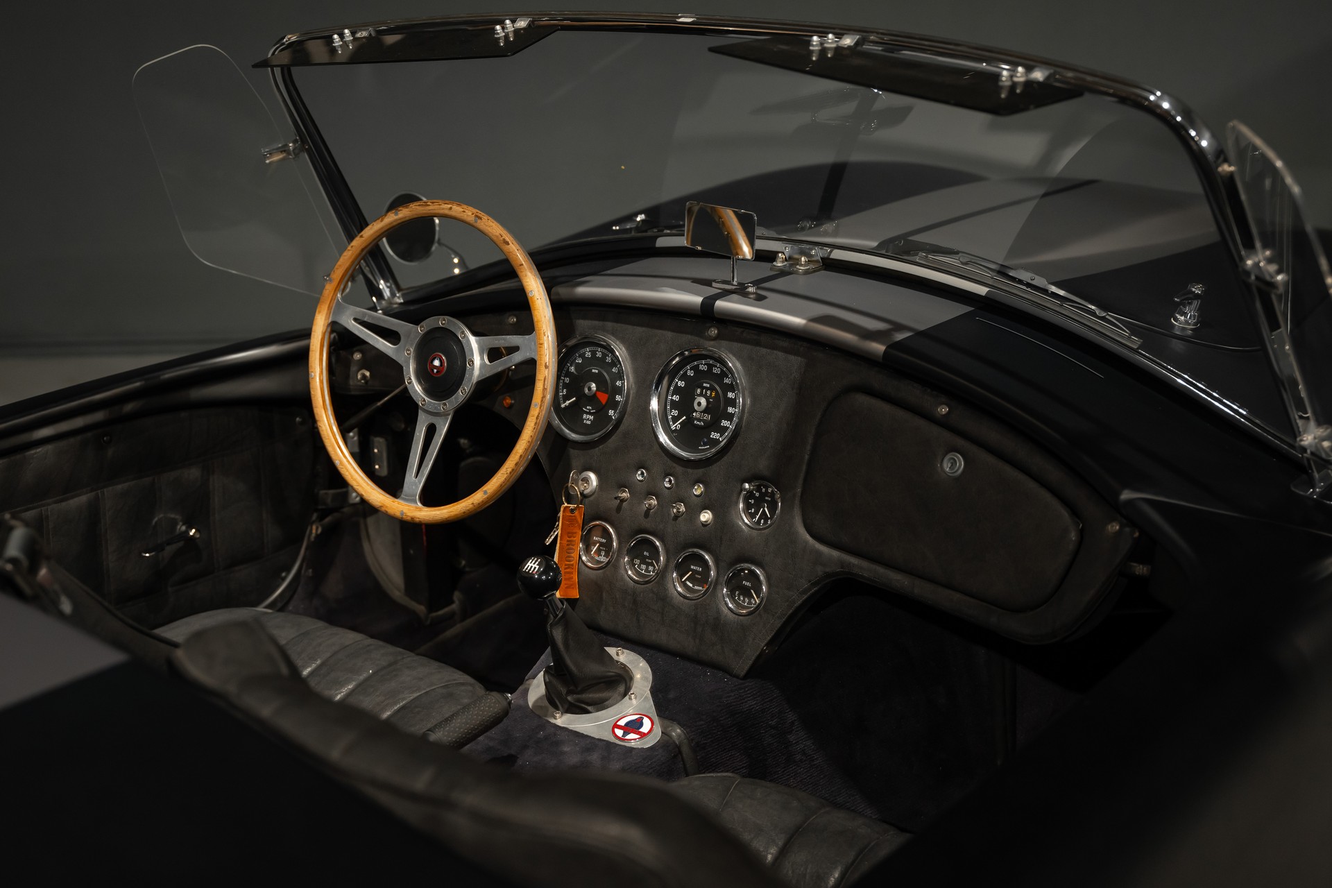 AC Cobra 5.7 V8 Supercharged-image-16