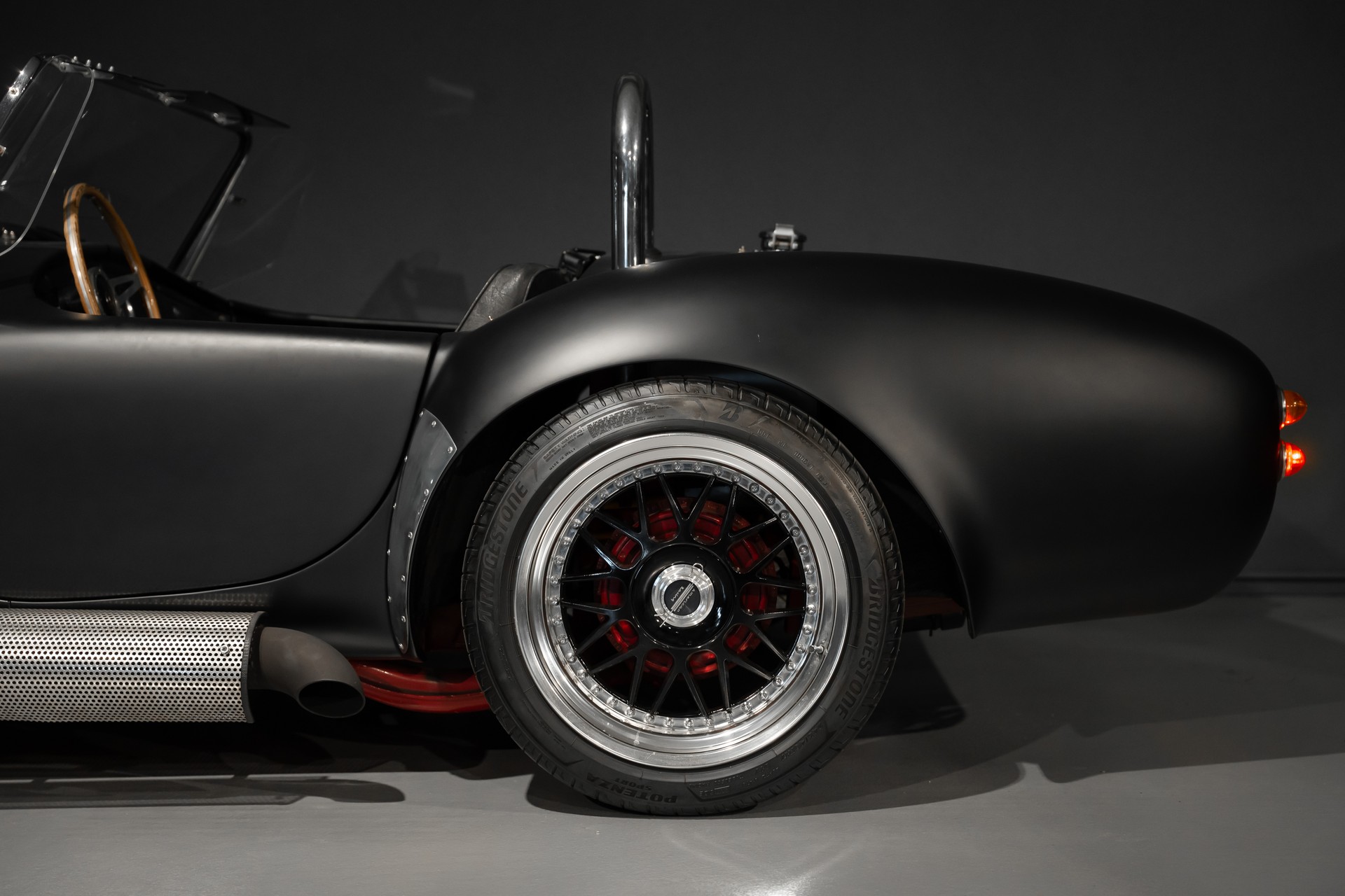 AC Cobra 5.7 V8 Supercharged-image-9
