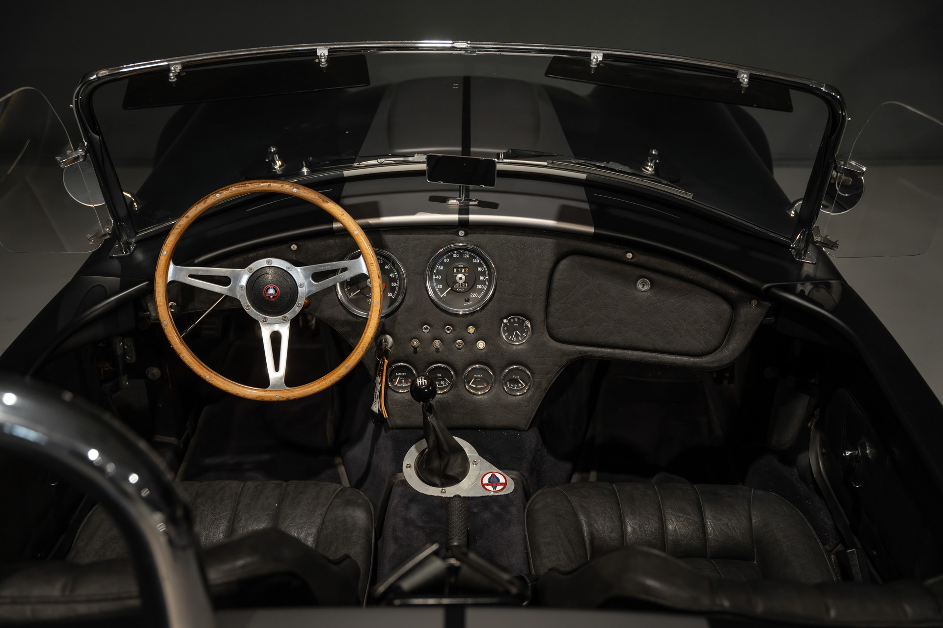 AC Cobra 5.7 V8 Supercharged-image-17