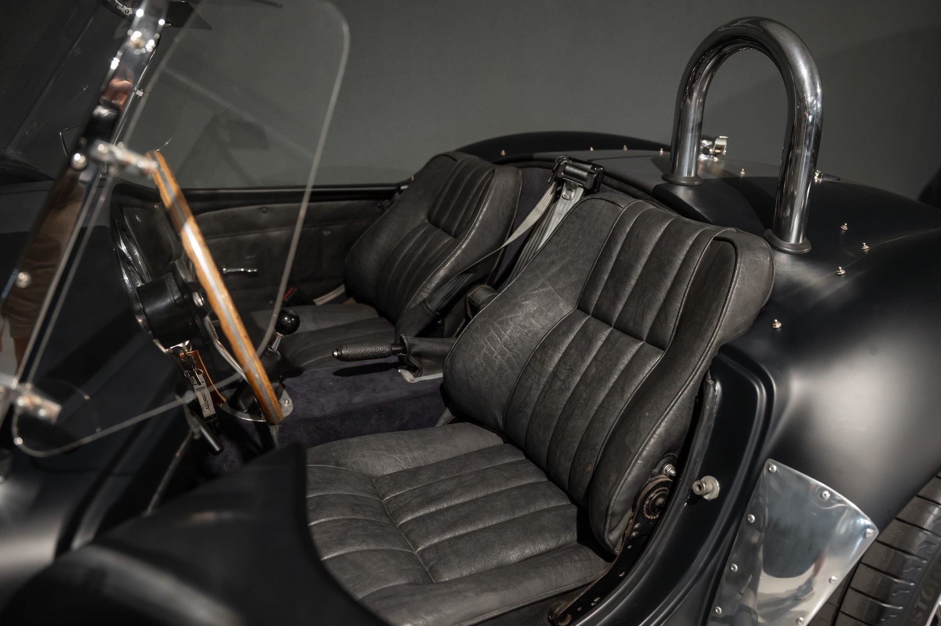 AC Cobra 5.7 V8 Supercharged-image-22