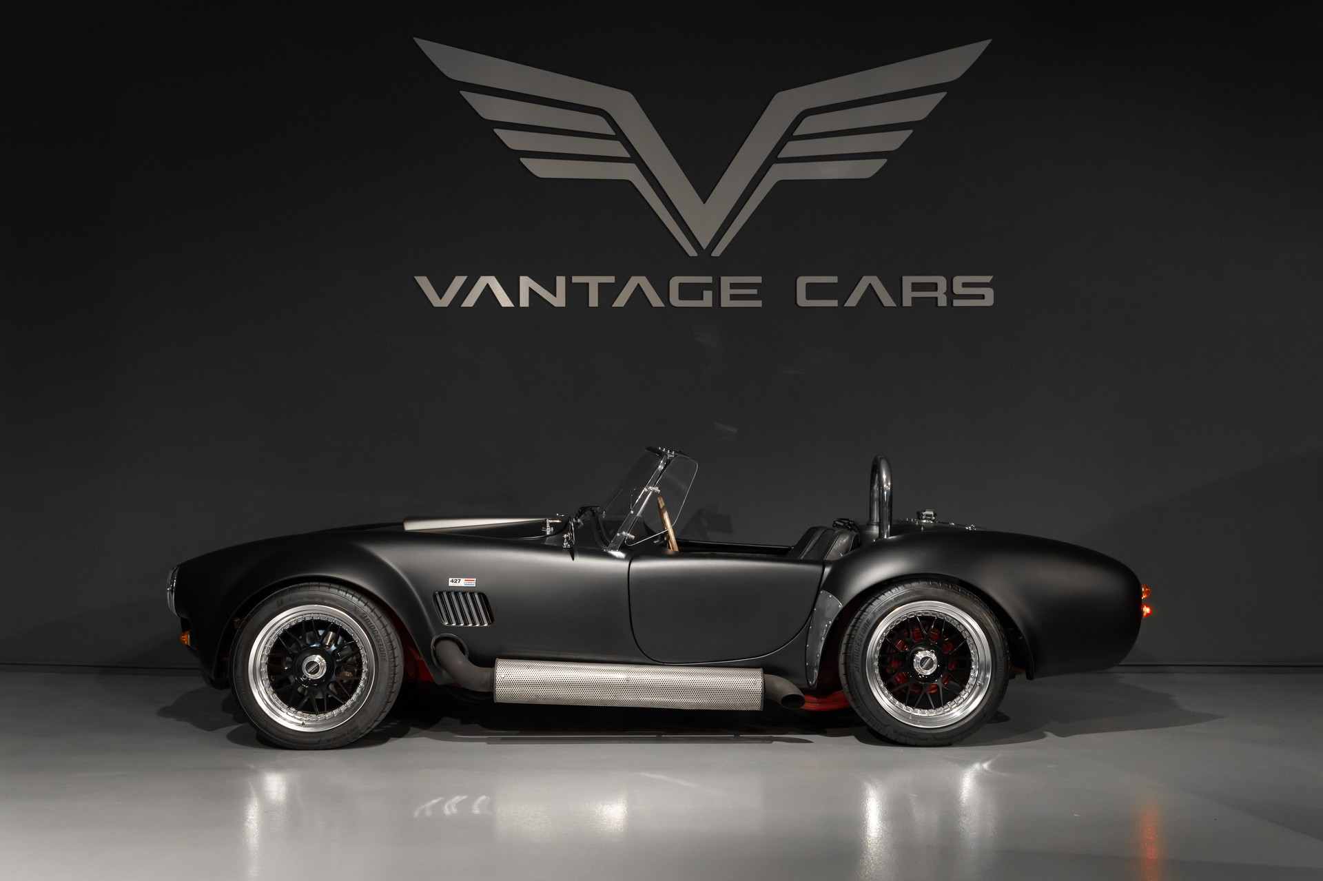 AC Cobra 5.7 V8 Supercharged-showroom-element-1