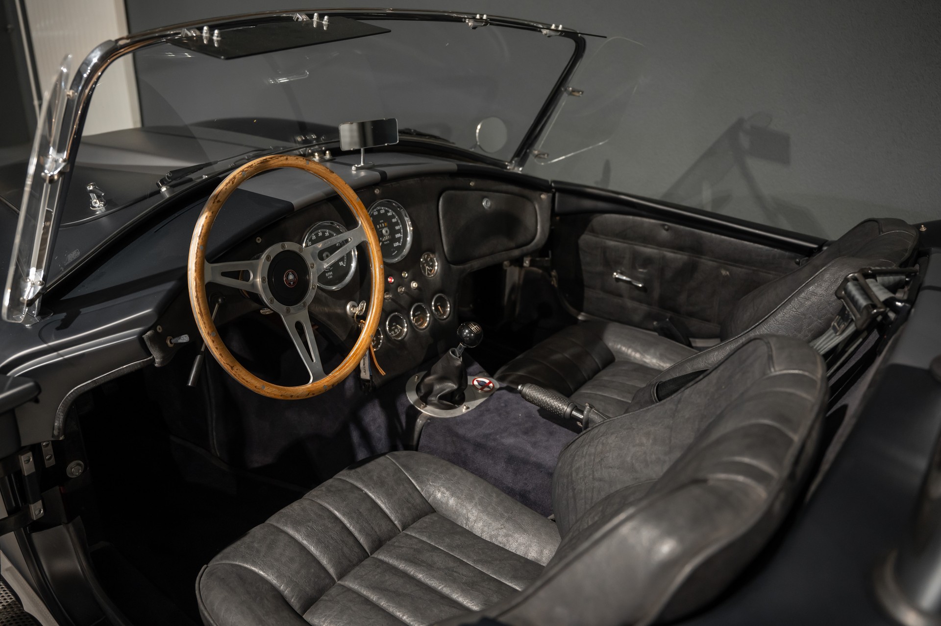 AC Cobra 5.7 V8 Supercharged-image-14