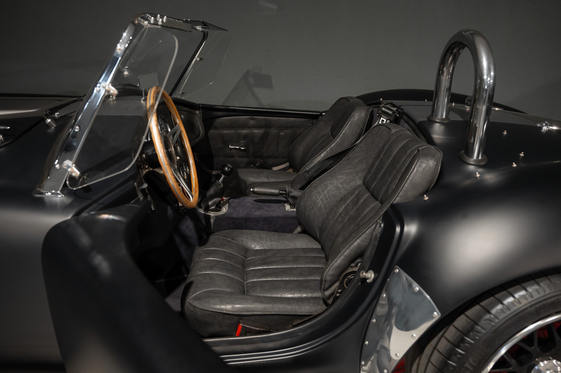 AC Cobra 5.7 V8 Supercharged-image-18