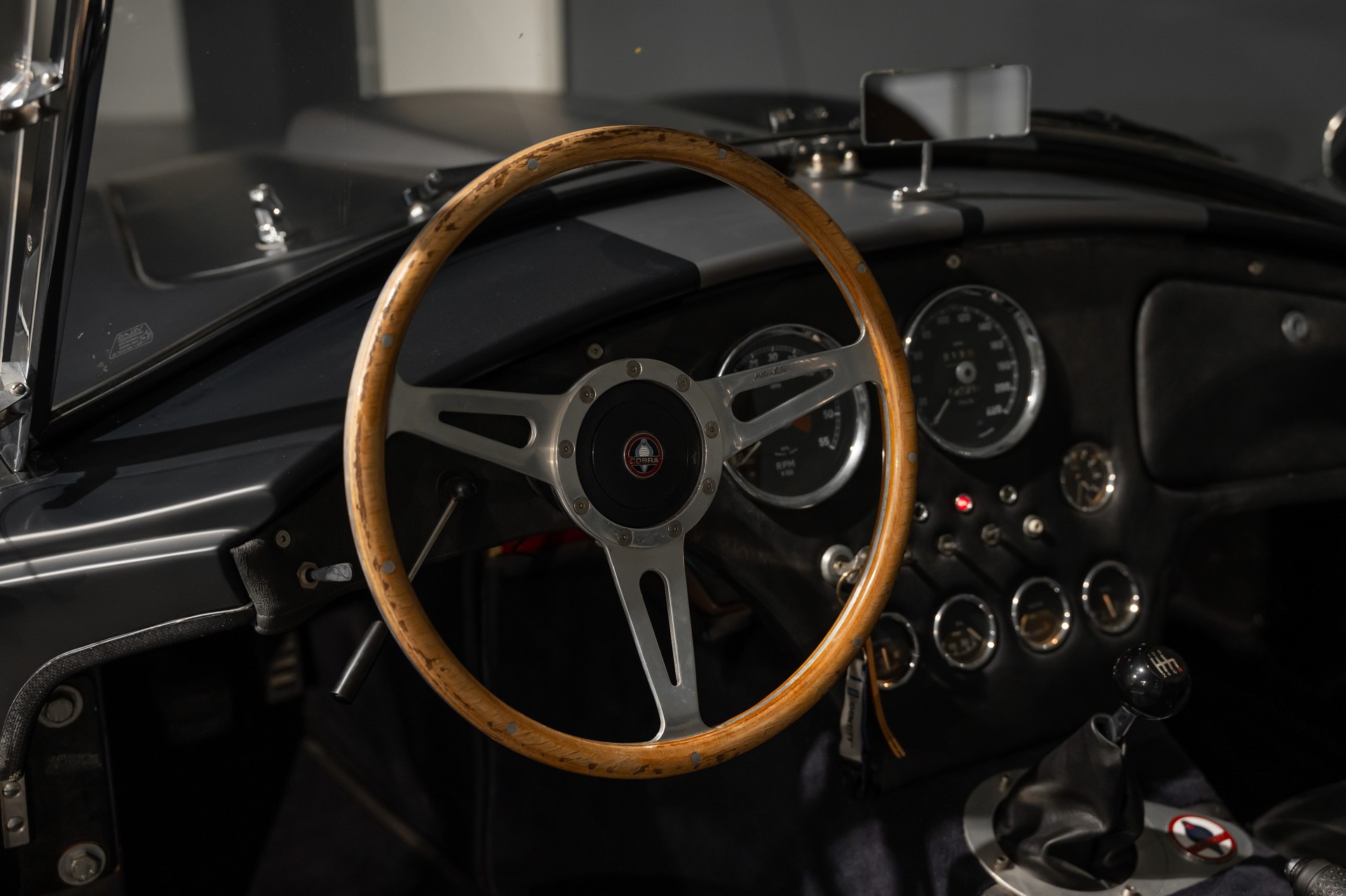 AC Cobra 5.7 V8 Supercharged-image-15