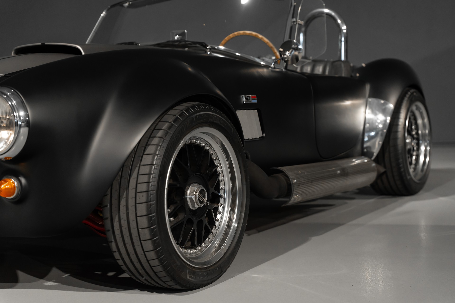 AC Cobra 5.7 V8 Supercharged-image-5
