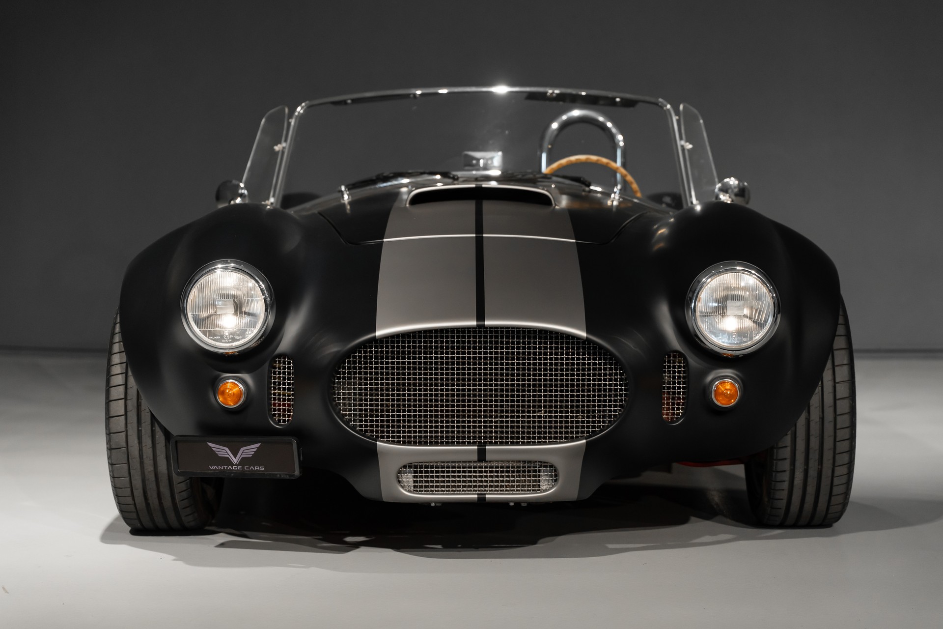 AC Cobra 5.7 V8 Supercharged-showroom-element-3