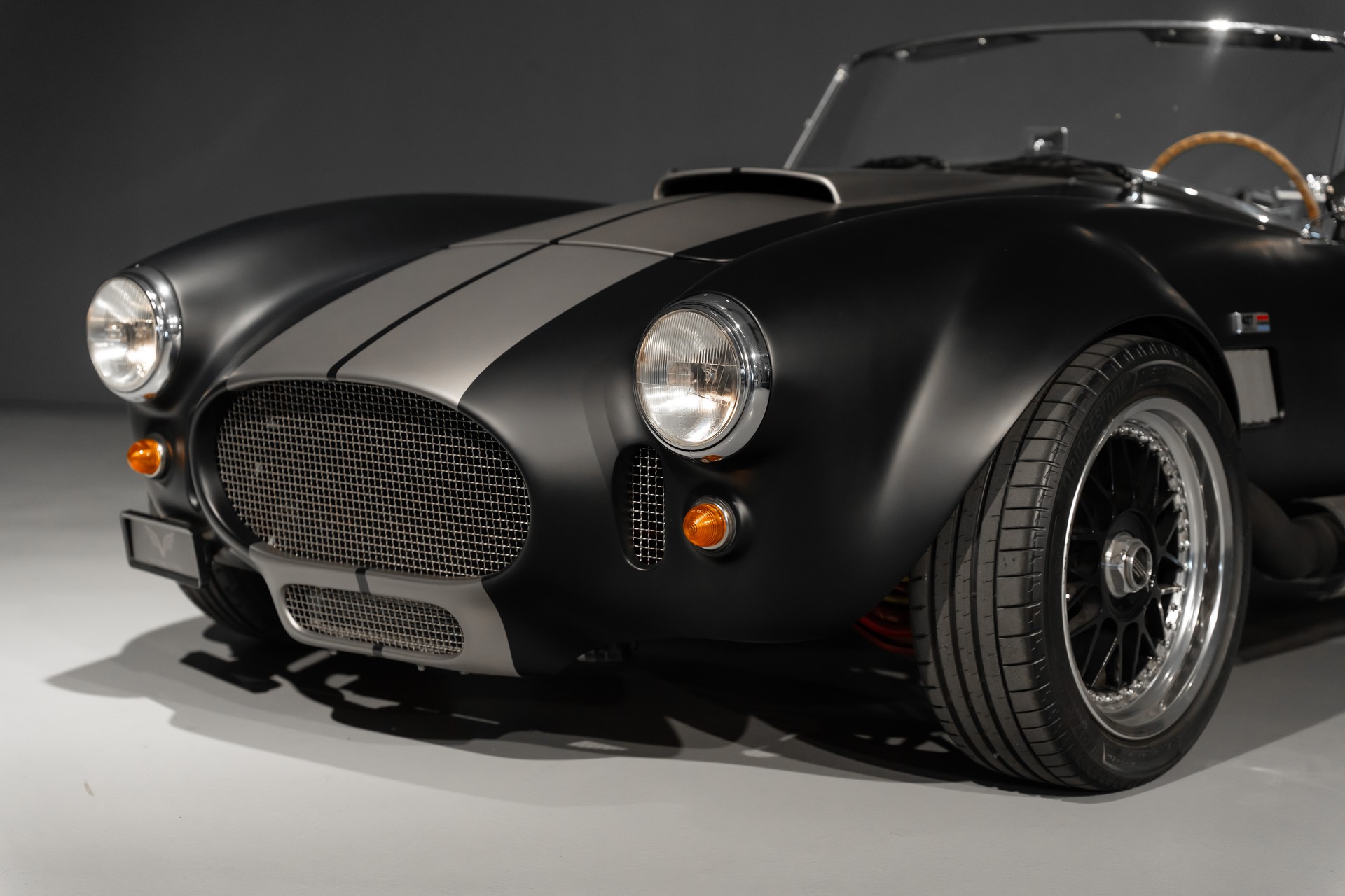 AC Cobra 5.7 V8 Supercharged-image-4