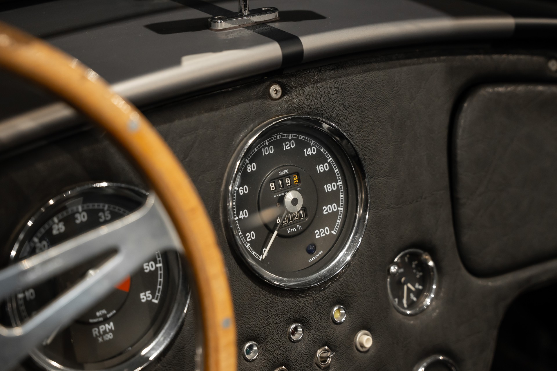 AC Cobra 5.7 V8 Supercharged-image-19