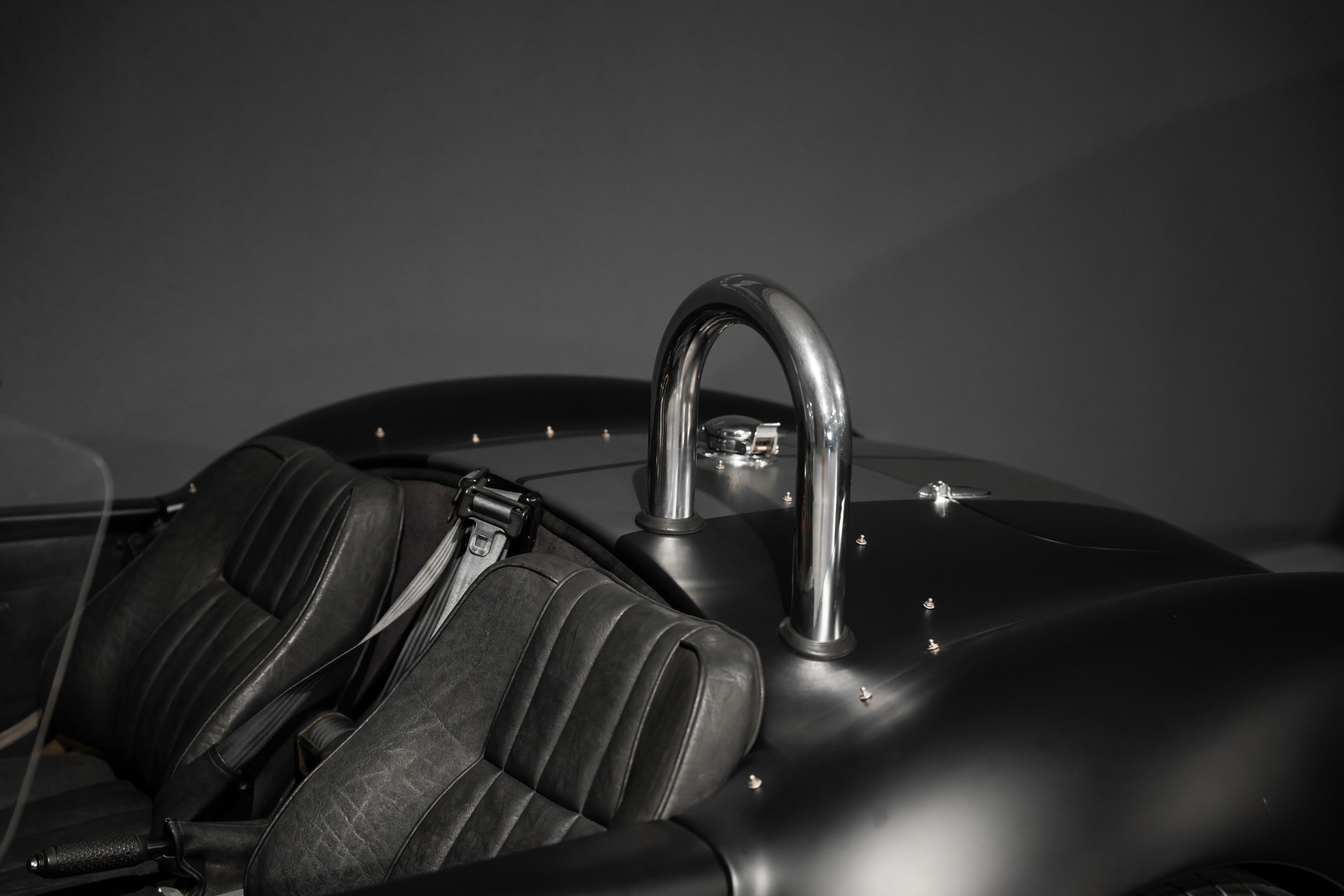 AC Cobra 5.7 V8 Supercharged-image-12