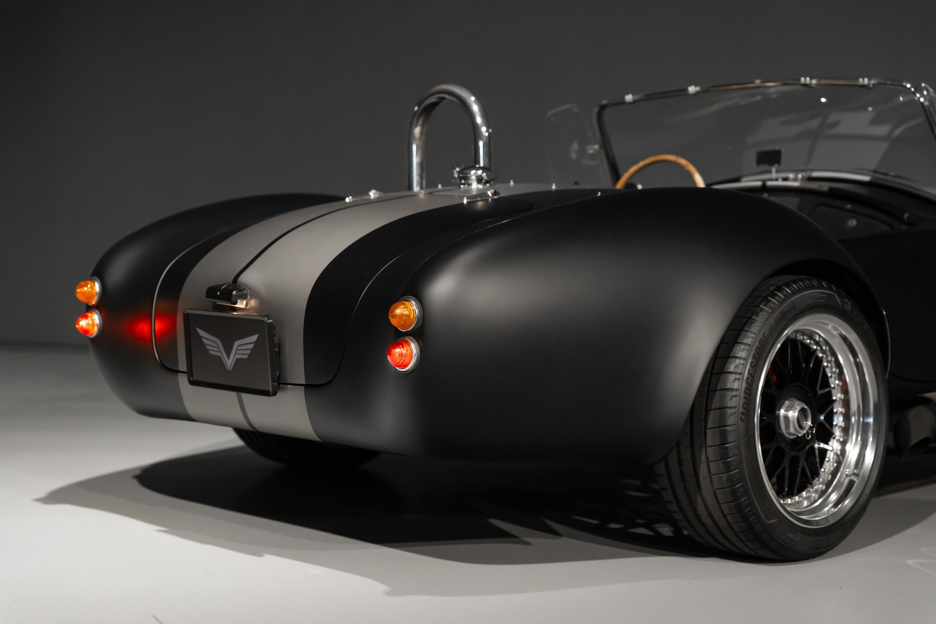 AC Cobra 5.7 V8 Supercharged-image-10