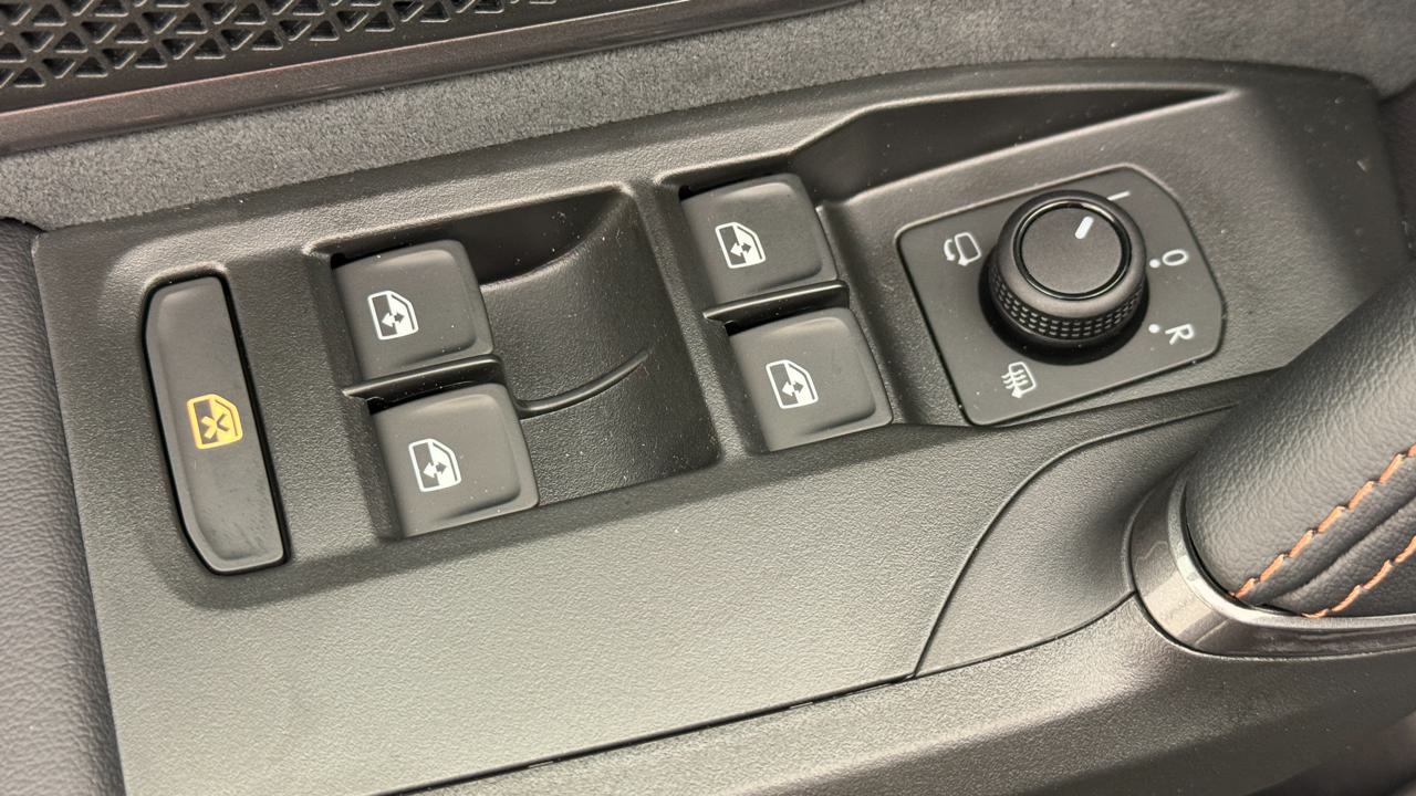 CUPRA LEON 1.5 e-HYBRID pHEV VZ Black Edition-image-8