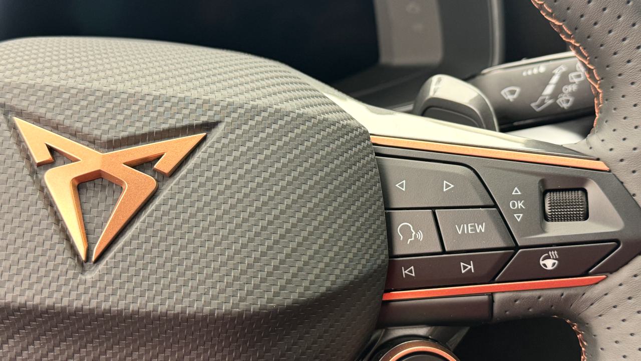 CUPRA LEON 1.5 e-HYBRID pHEV VZ Black Edition-image-9