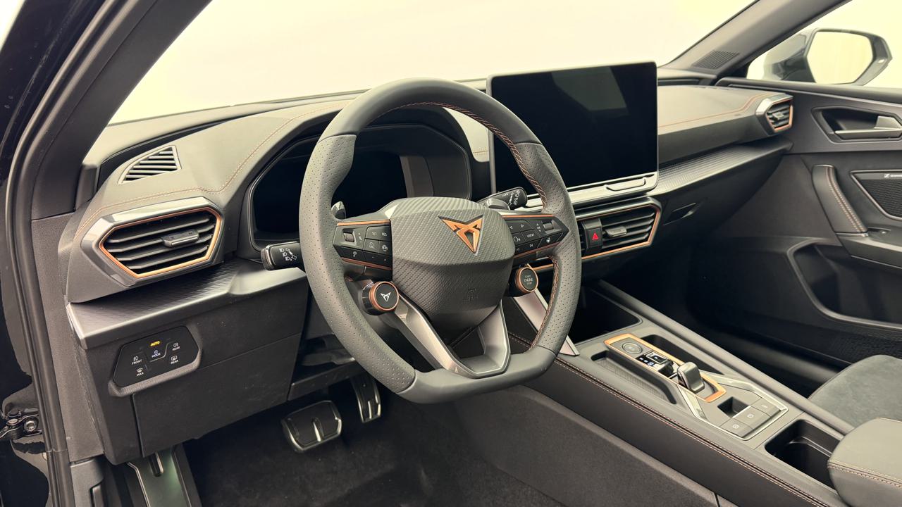 CUPRA LEON 1.5 e-HYBRID pHEV VZ Black Edition-image-6