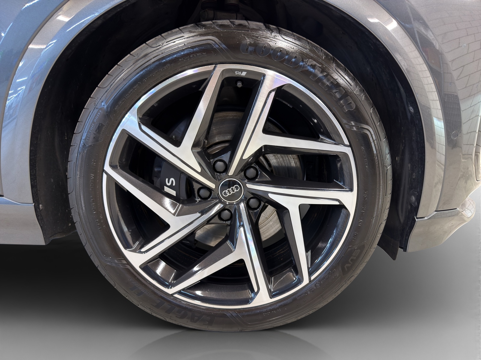 AUDI SQ6 e-tron quattro-image-14